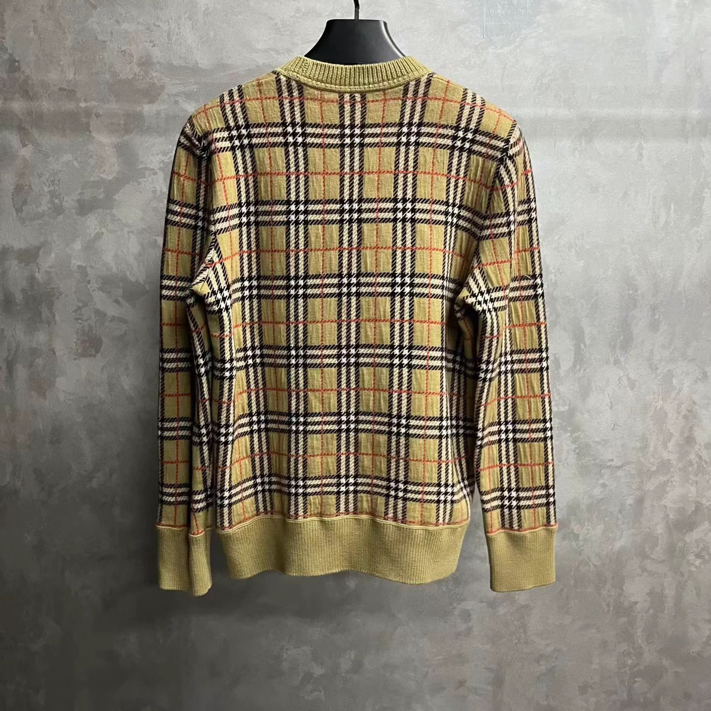 Burberry Burberry Beige Classic Check Crewneck Sweater L New Tags Size L / US 10 / IT 46 - 2 Thumbnail