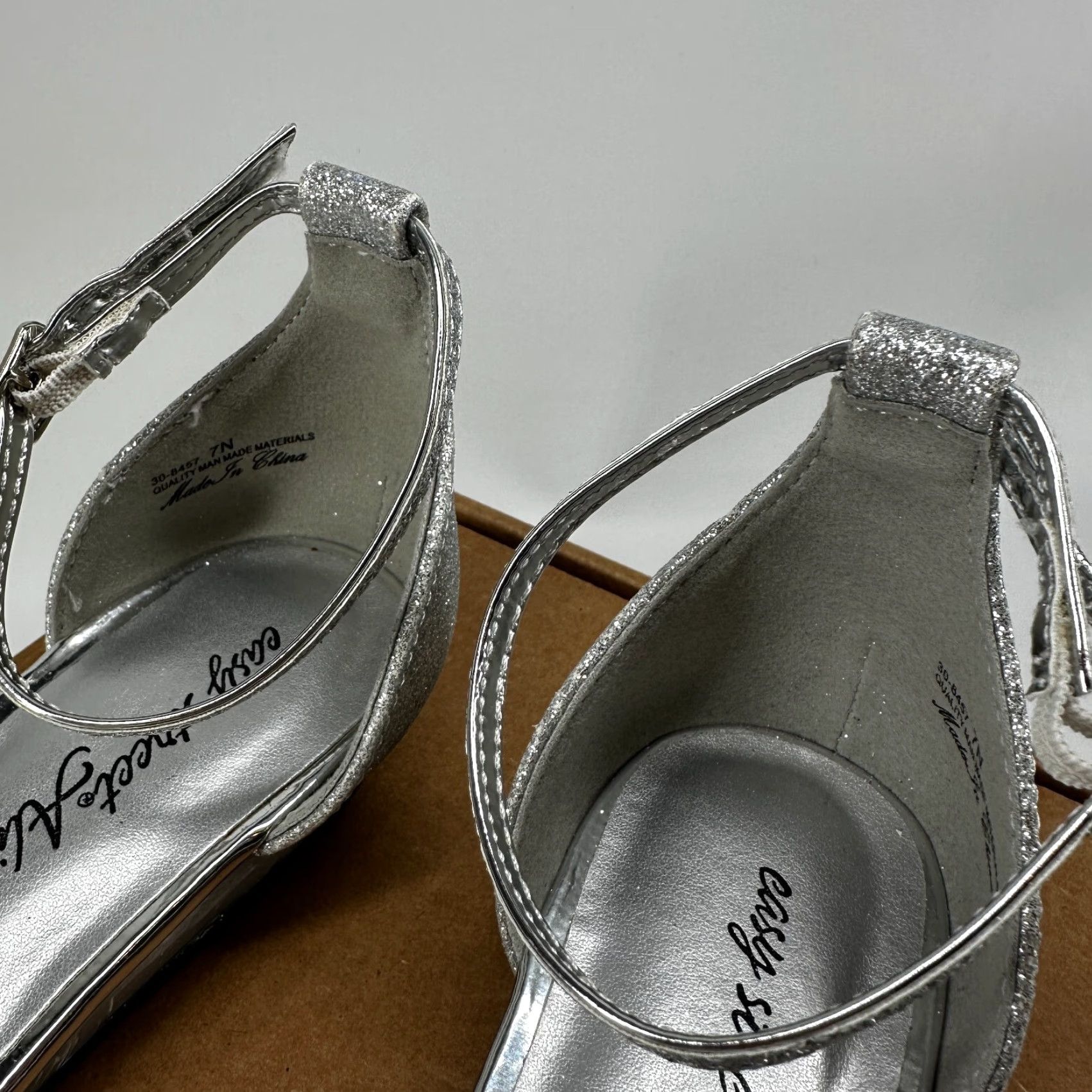Vintage Easy Street Alive 5 30-8457 Ankle Strap Sandals Silver Open Toe Women's Size 7N Size US 7 / IT 37 - 4 Thumbnail