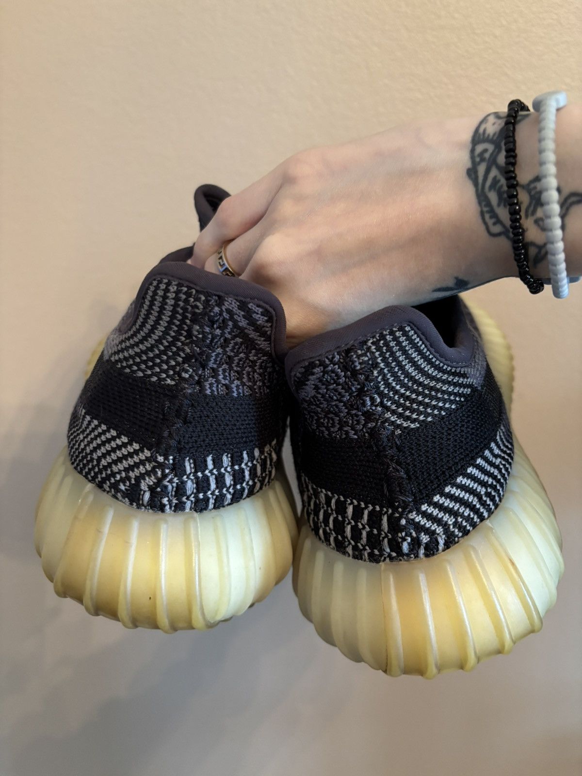 Yeezy adidas Yeezy Boost 350 V2 ‘Carbon' Size US 6 / EU 39 - 4 Thumbnail