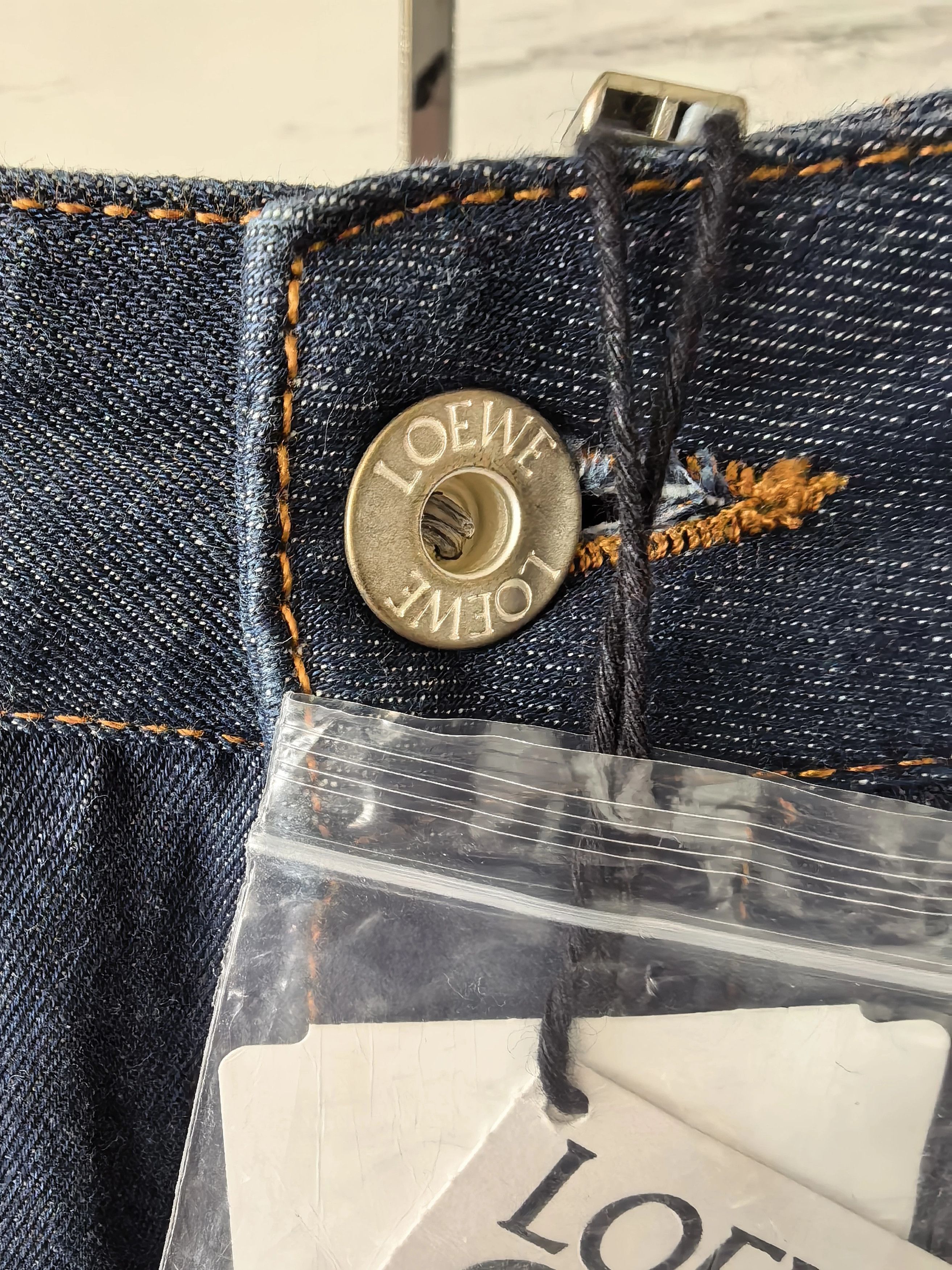 Loewe Loewe SS23 36 Logo Leather Tag Short Size 25" / US 0 / IT 36 - 8 Thumbnail
