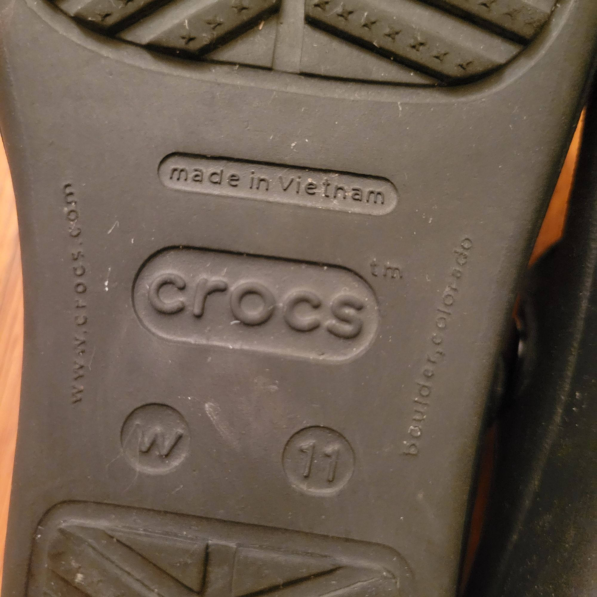 Crocs Crocs Comfort Black Thong Sandals Silver Hammered Medallion Size US 11 / IT 41 - 3 Thumbnail