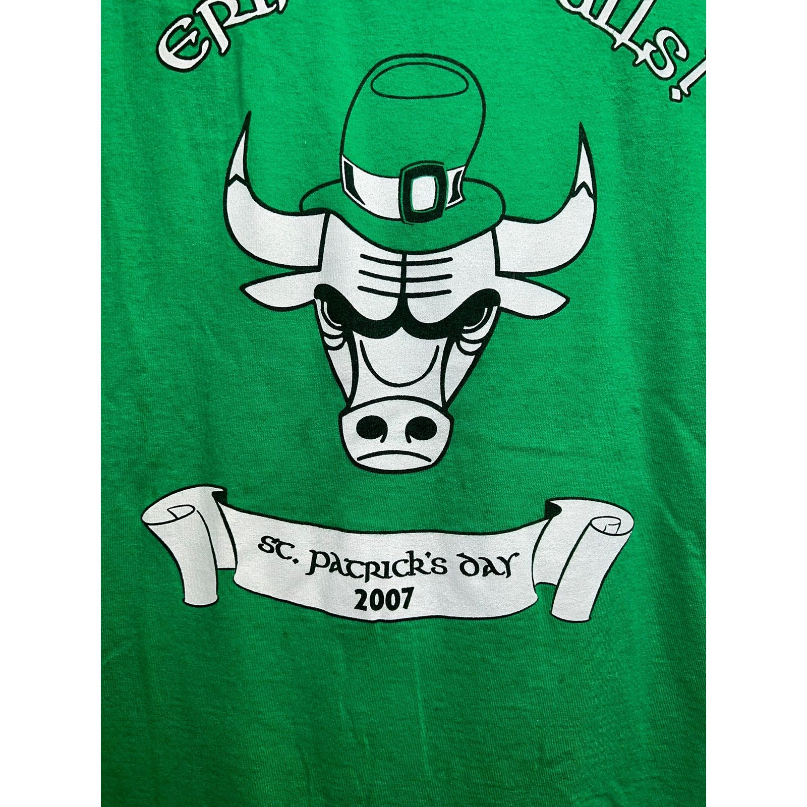 Fruit Of The Loom Vintage Chicago Bulls St. Patricks Day Shirt NBA Tee XL Size US XL / EU 56 / 4 - 3 Thumbnail