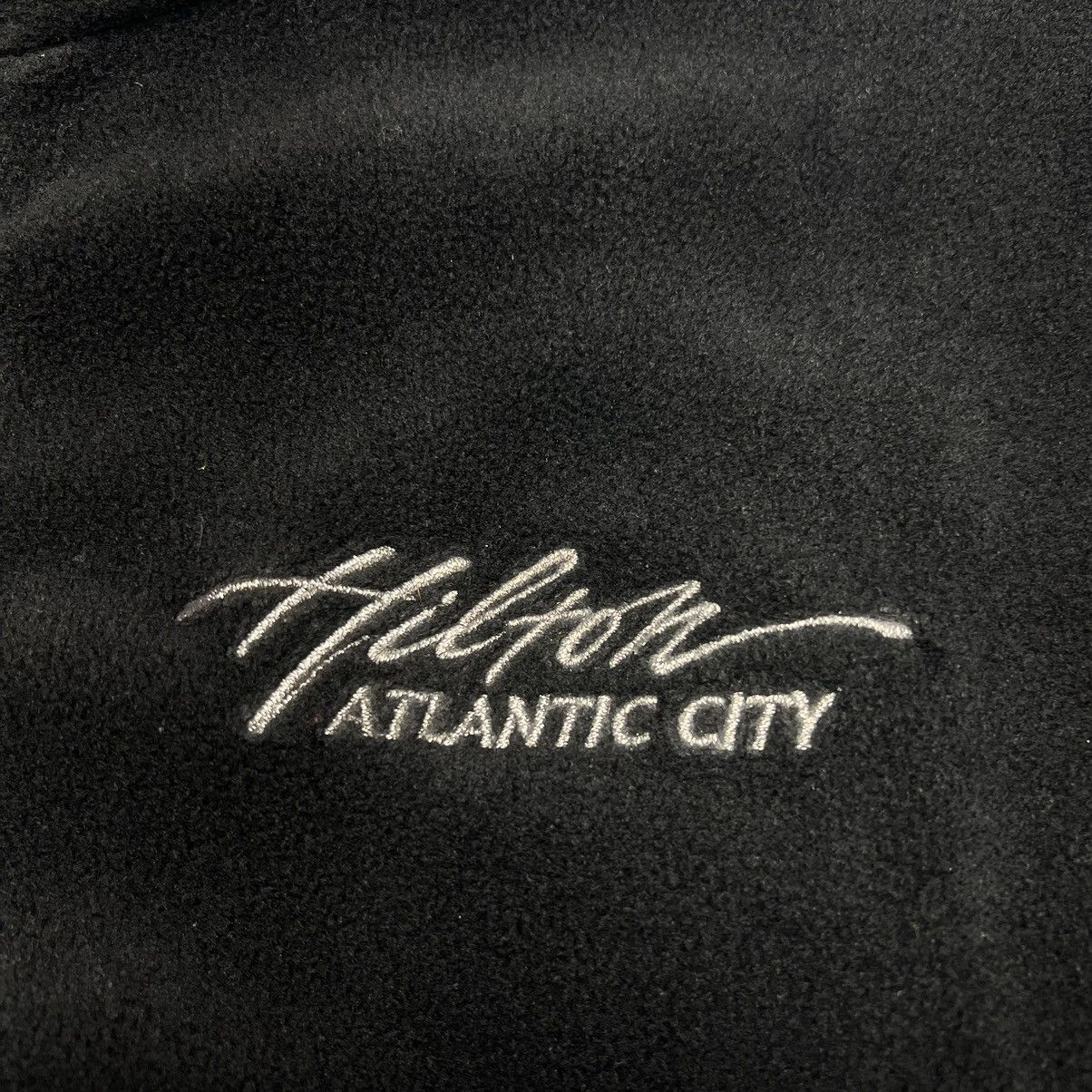Vintage VTG Hilton Casinos Sweatshirt Black Fleece Pullover Y2K Size US XL / EU 56 / 4 - 5 Thumbnail