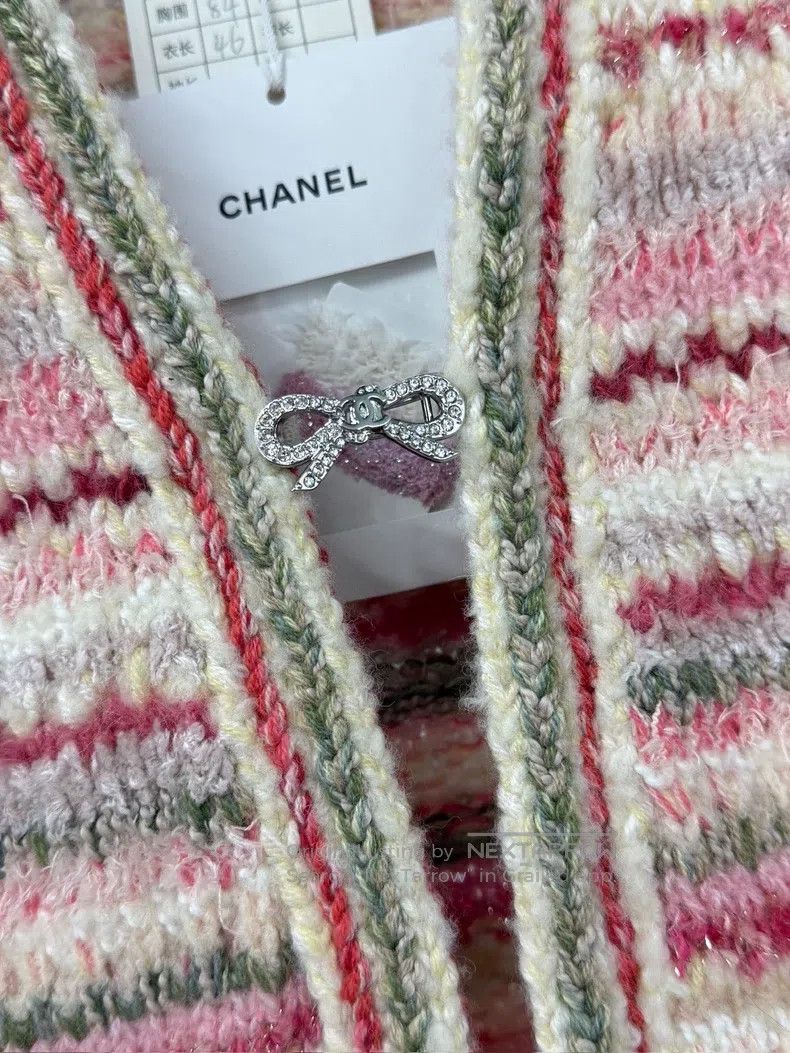 Chanel Chanel 24B pink striped bow button cardigan vest Size XS / US 0-2 / IT 36-38 - 3 Thumbnail