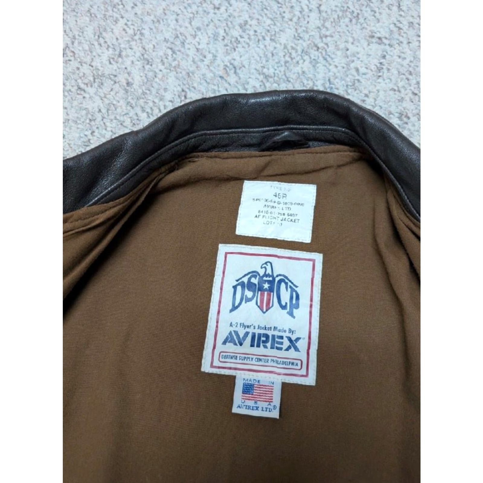 Avirex VINTAGE Avirex leather vest A2 bomber 46 brown XL cut-off sleeves Men's size XL brown leather vest USA made A2 bomber vest Mens XL brown 90s event Size US XL / EU 56 / 4 - 5 Thumbnail