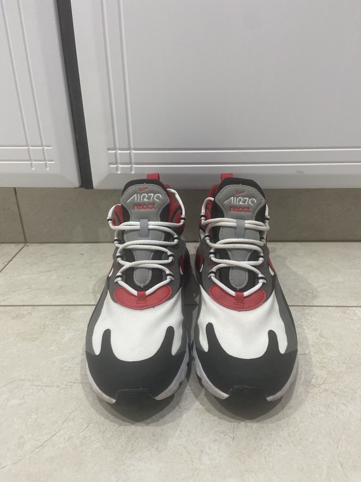 Nike Nike Airmax 270 React Size US 9 / EU 42 - 3 Thumbnail