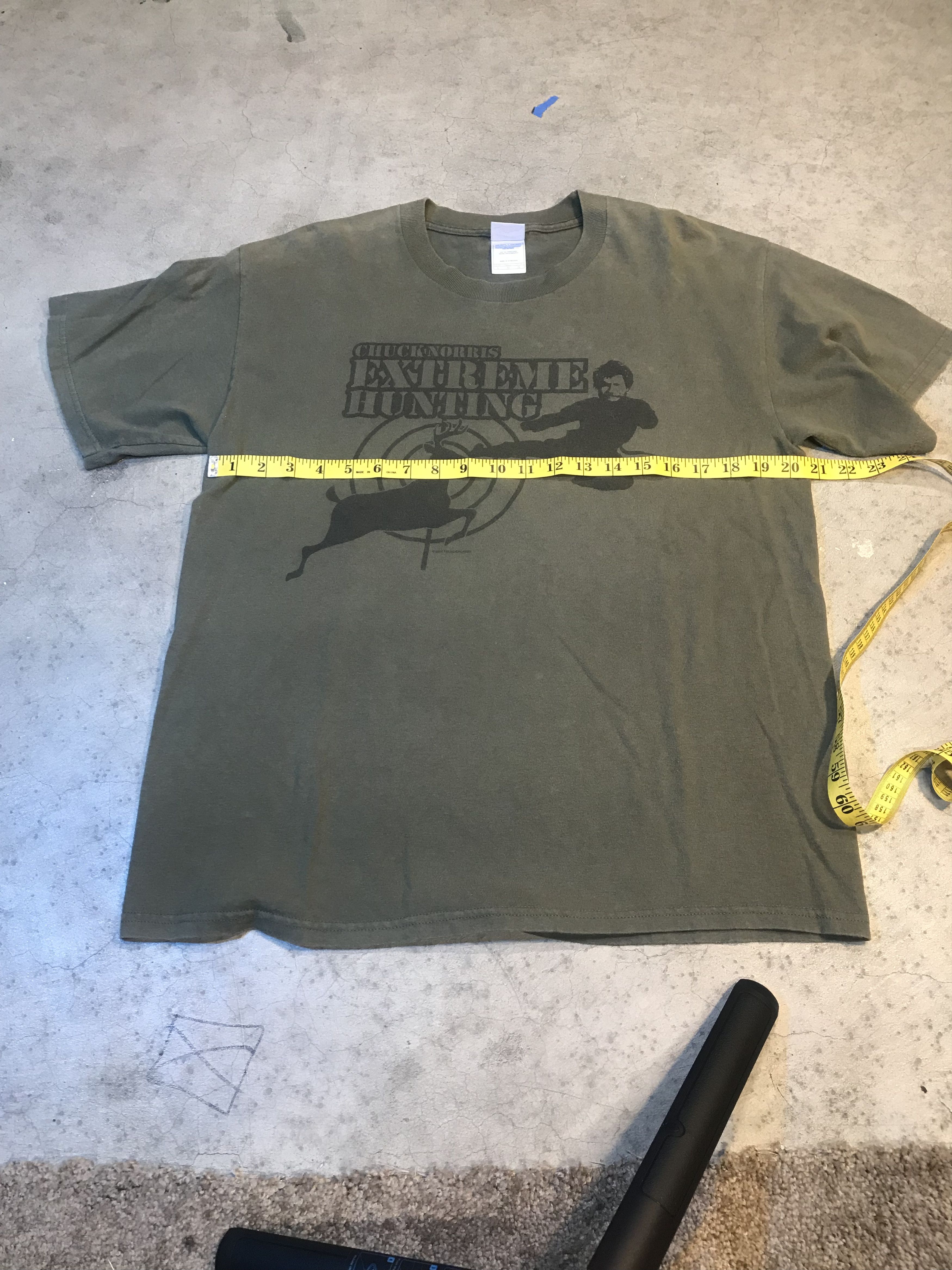 Fruit Of The Loom × Gildan Y2k Chuck Norris Extreme Hunting T Shirt Size US L / EU 52-54 / 3 - 4 Thumbnail