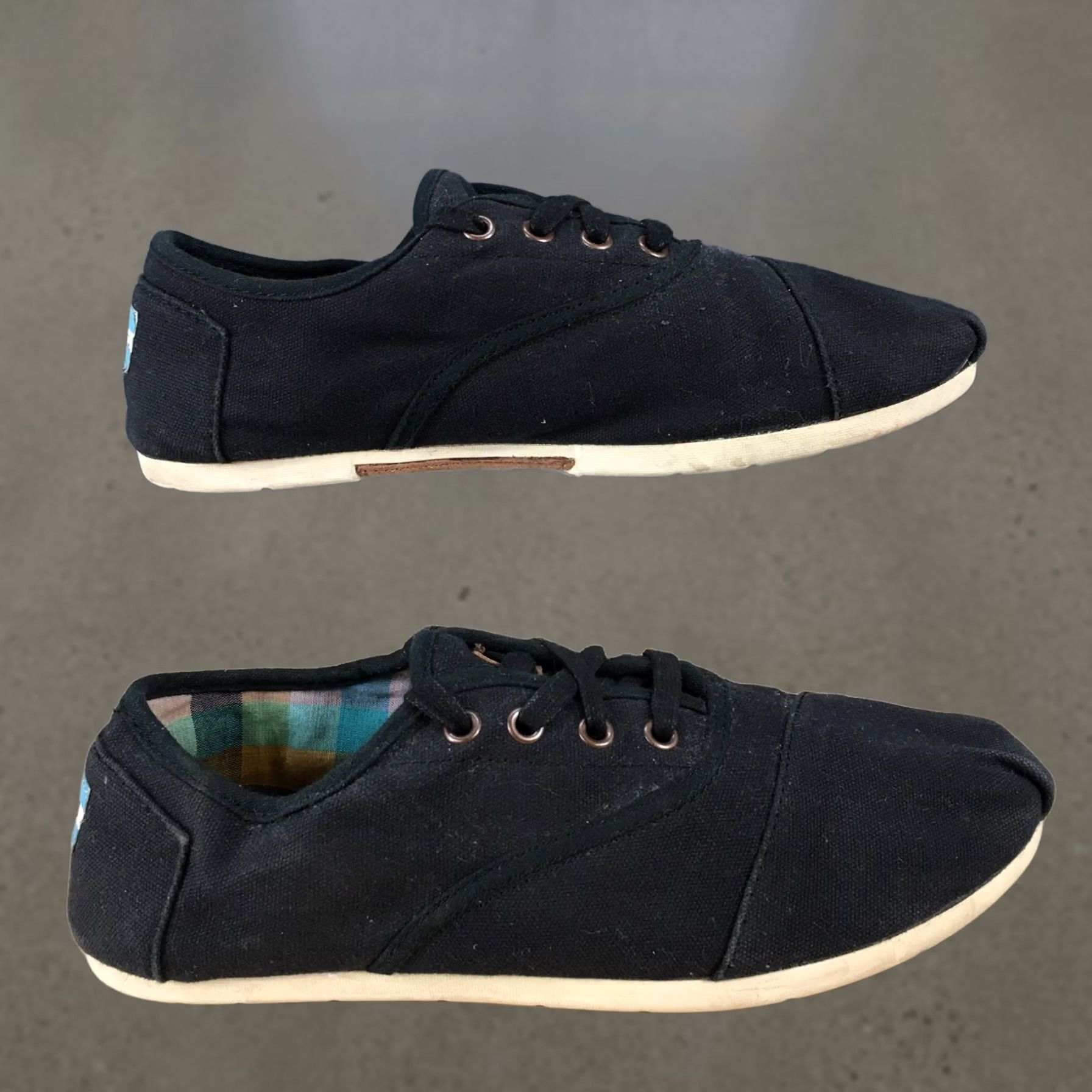 Toms TOMS Shoes Womens 10 Casual Comfort Low Top Sneakers Black Fabric Flats Lace Up Shoes Size L / US 10 / IT 46 - 1 Thumbnail