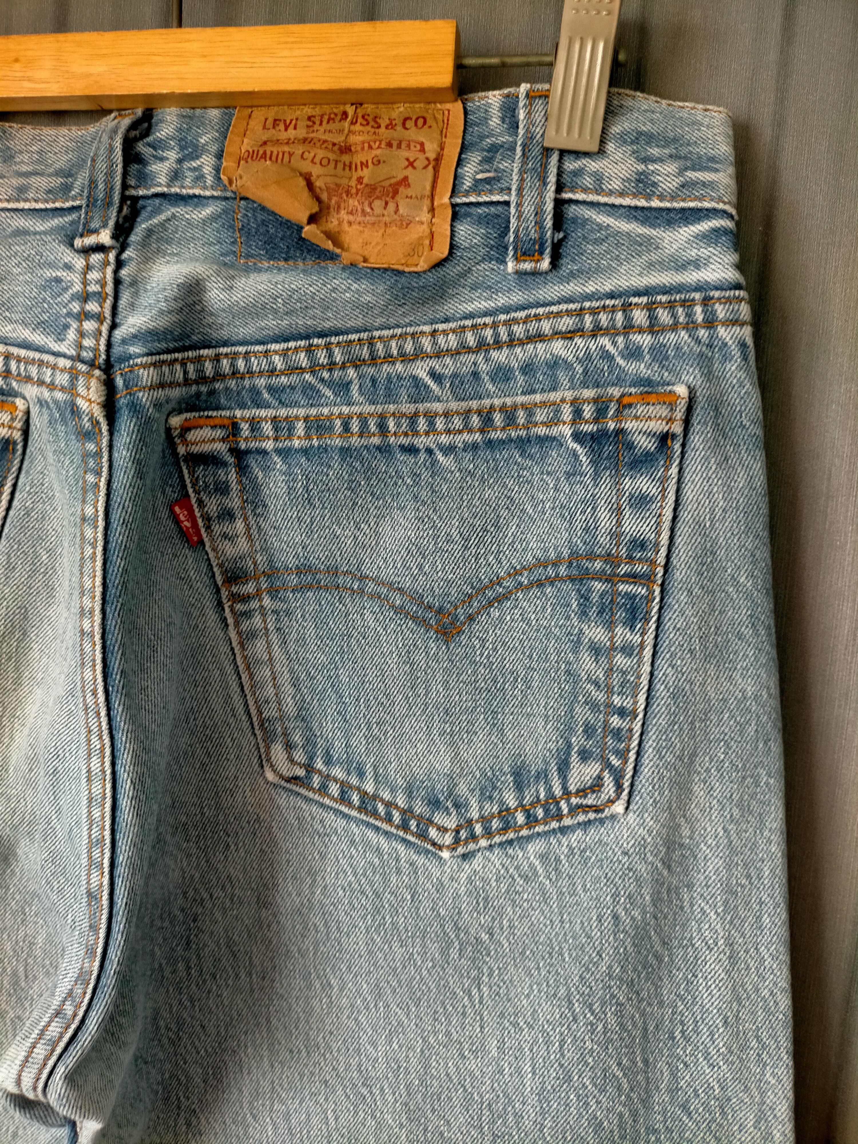 Levi's Vintage Clothing Vintage Levis 501 Usa Button Fly 520 Blue Jeans Size US 31 - 14 Thumbnail