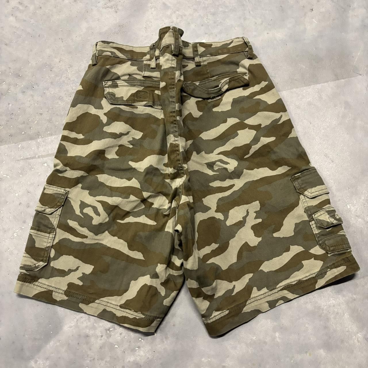 Japanese Brand × Vintage Crazy Vintage Y2K/2000s Camo Skater Style Cargo Shorts! Size US 38 / EU 54 - 5 Thumbnail