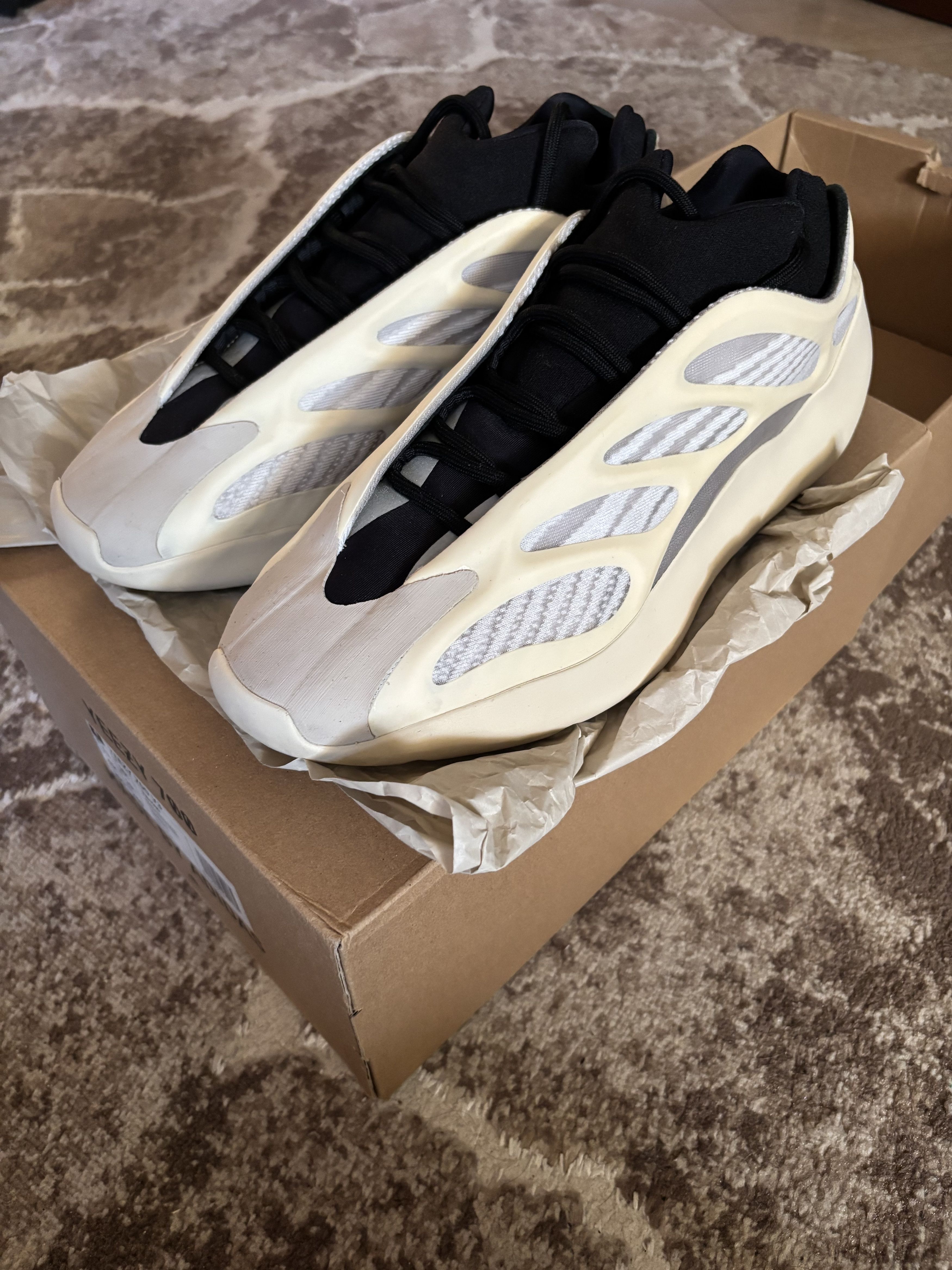 Yeezy Adidas Yeezy 700 V3 Azael Size US 12 / EU 45 - 6 Thumbnail