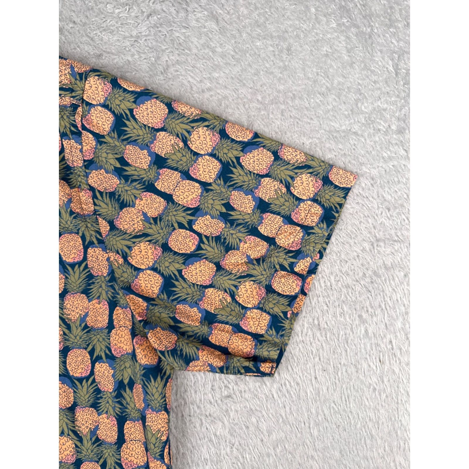 Essentials Amazon Essentials Shirt Men Large Blue Pineapple Print Cotton Short Sleeve Button-Up Hawaiian Luau Aloha Resort Vacation Mens Size US L / EU 52-54 / 3 - 2 Thumbnail