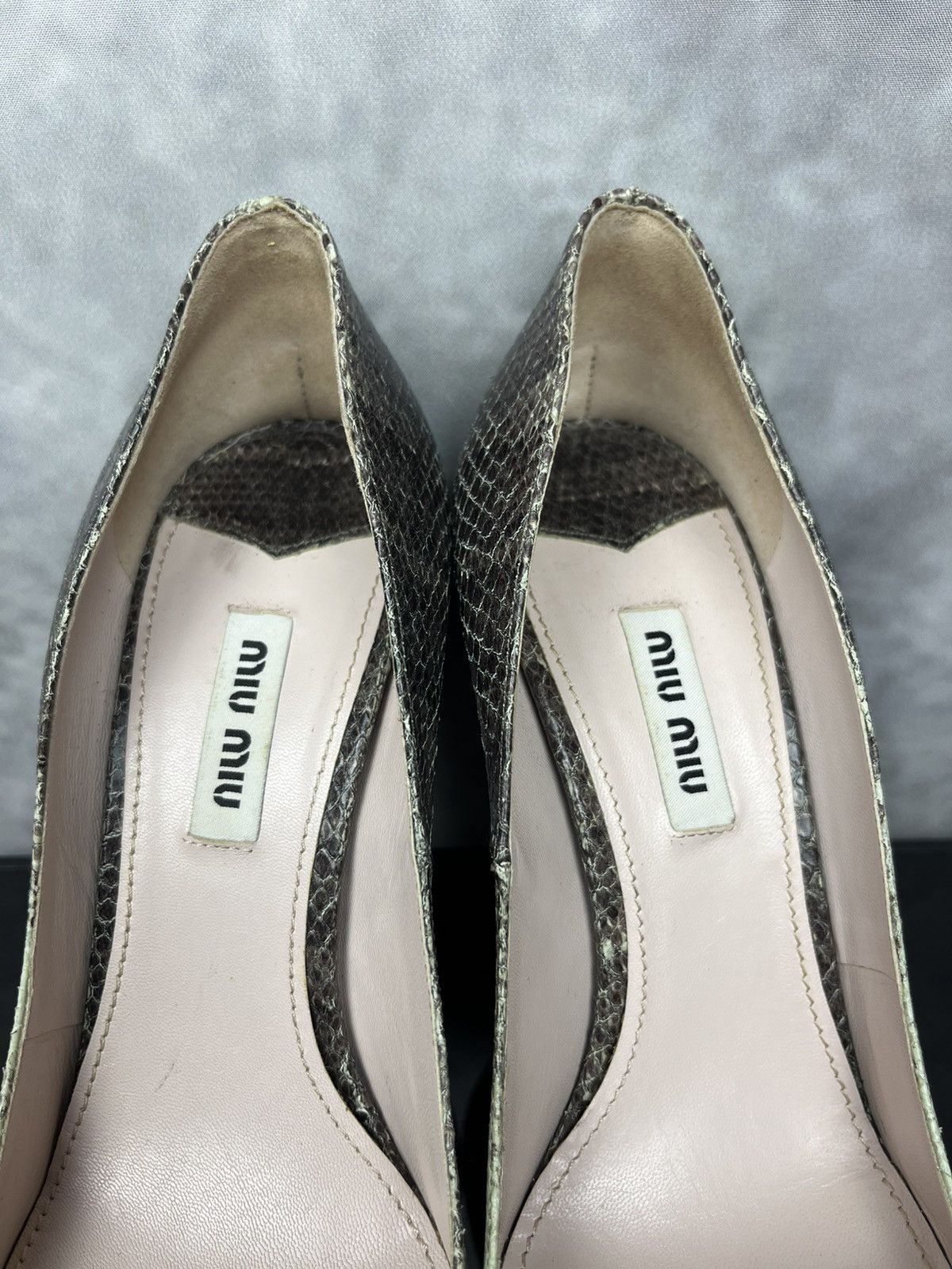 Miu Miu MIU MIU Snakeskin Ayers Pointed Toe Pumps Agave Green EU 37 Size US 7 / IT 37 - 7 Thumbnail