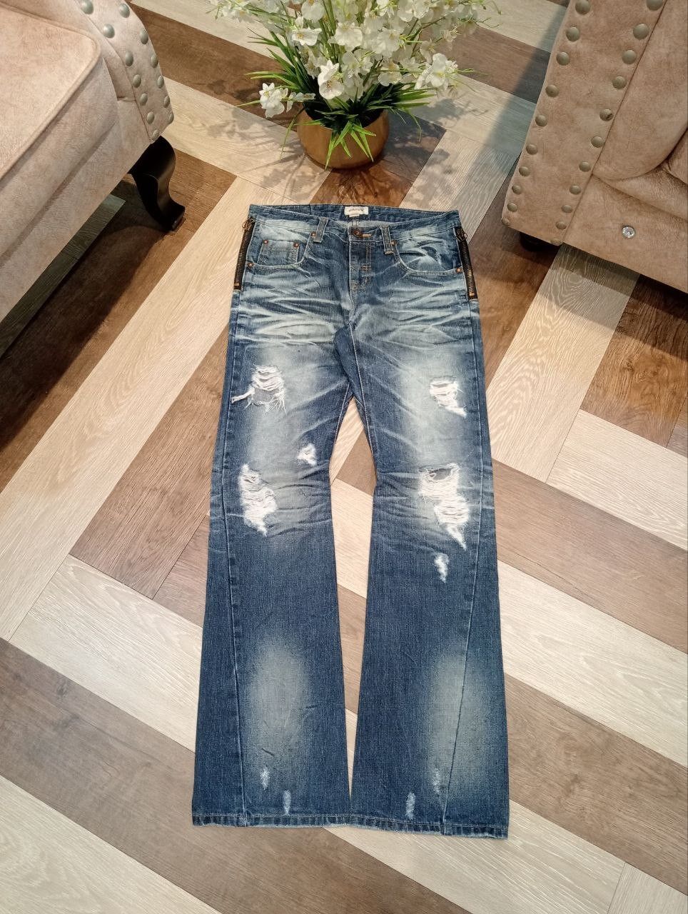 Japanese Brand DAISY BLUE DISTRESSED FLARED DENIM PANTS Size US 32 / EU 48 - 1 Thumbnail