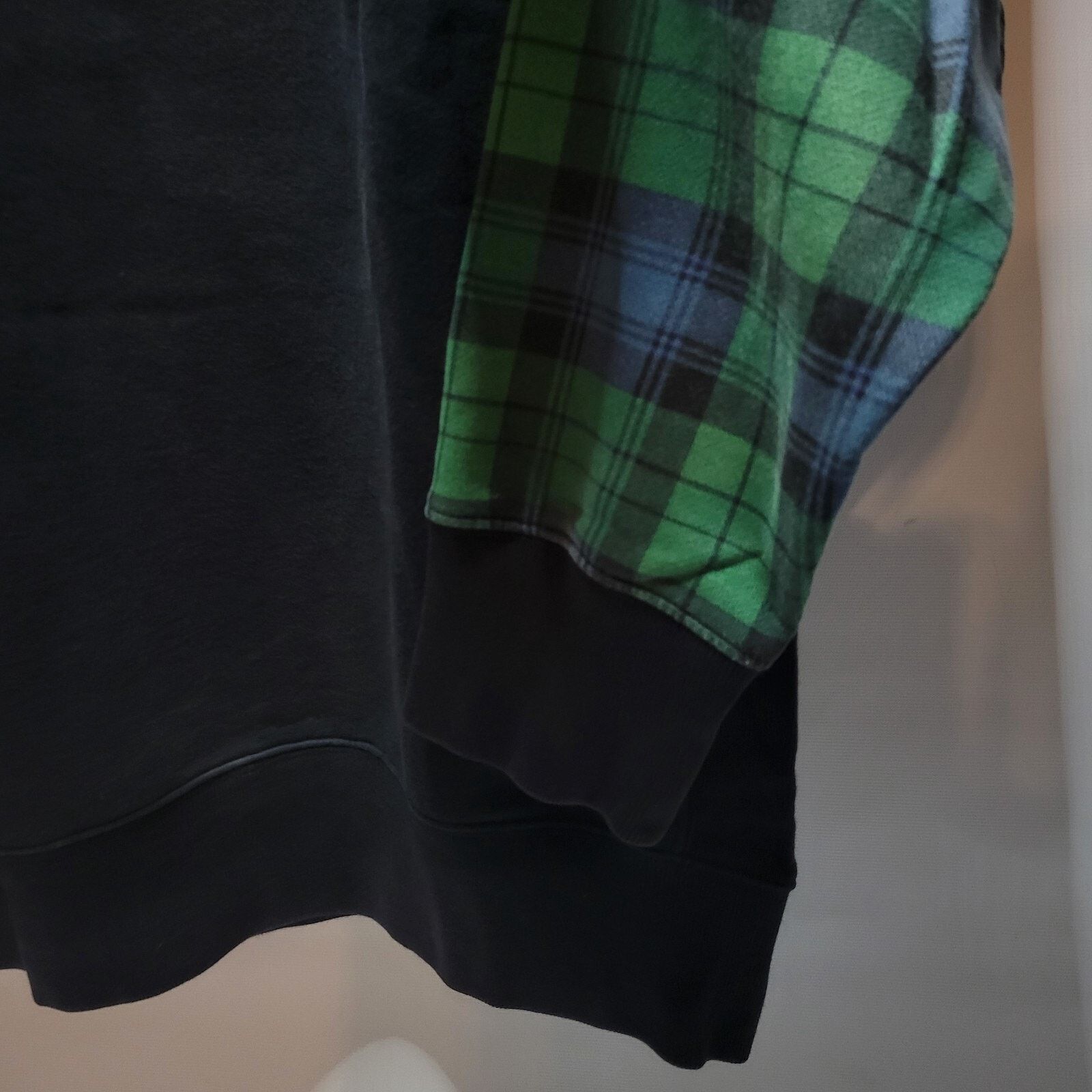 Vintage VINTAGE STUSSY WORLD TOUR 89 BLACK CAMO PLAID SWEATSHIRT L Size US L / EU 52-54 / 3 - 5 Thumbnail