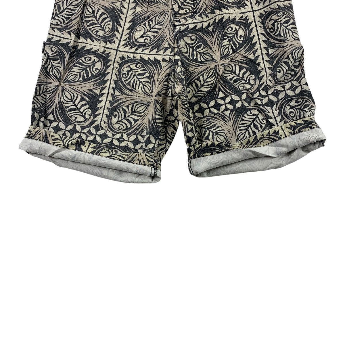 Vintage Vintage SHOK surf floral design short surf pants Size US 30 / EU 46 - 8 Thumbnail