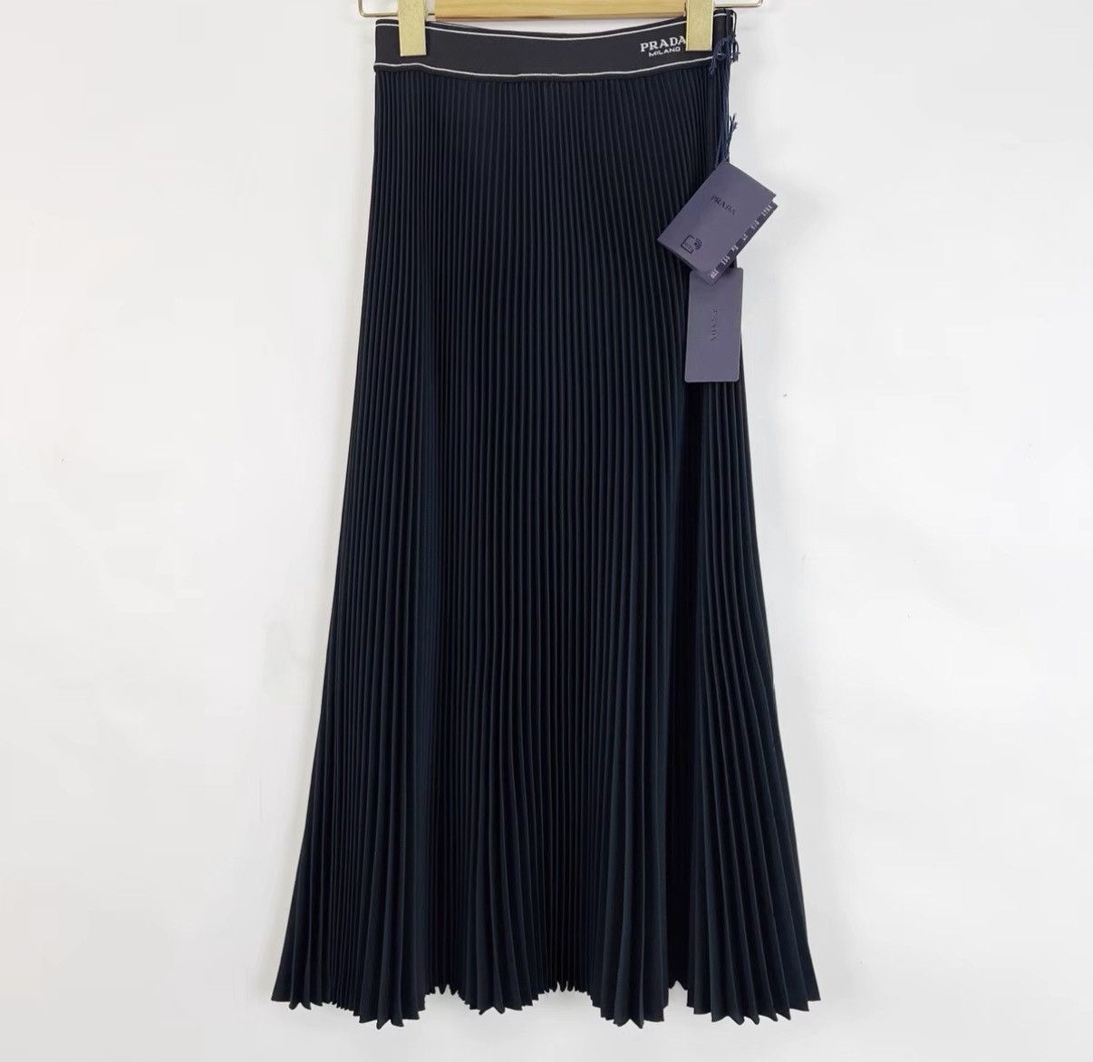 Prada Prada Black Crepe Midi Skirt K12 Size 26" / US 2 / IT 38 - 1 Thumbnail