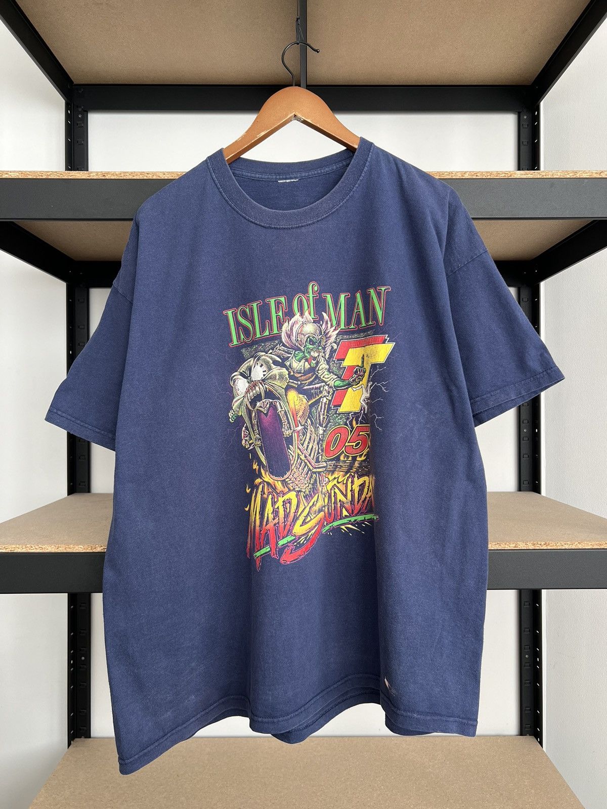 Vintage Vintage 2005 Isle of Man TT Mad Sunday Moto Racing T-shirt Size US XXL / EU 58 / 5 - 1 Thumbnail