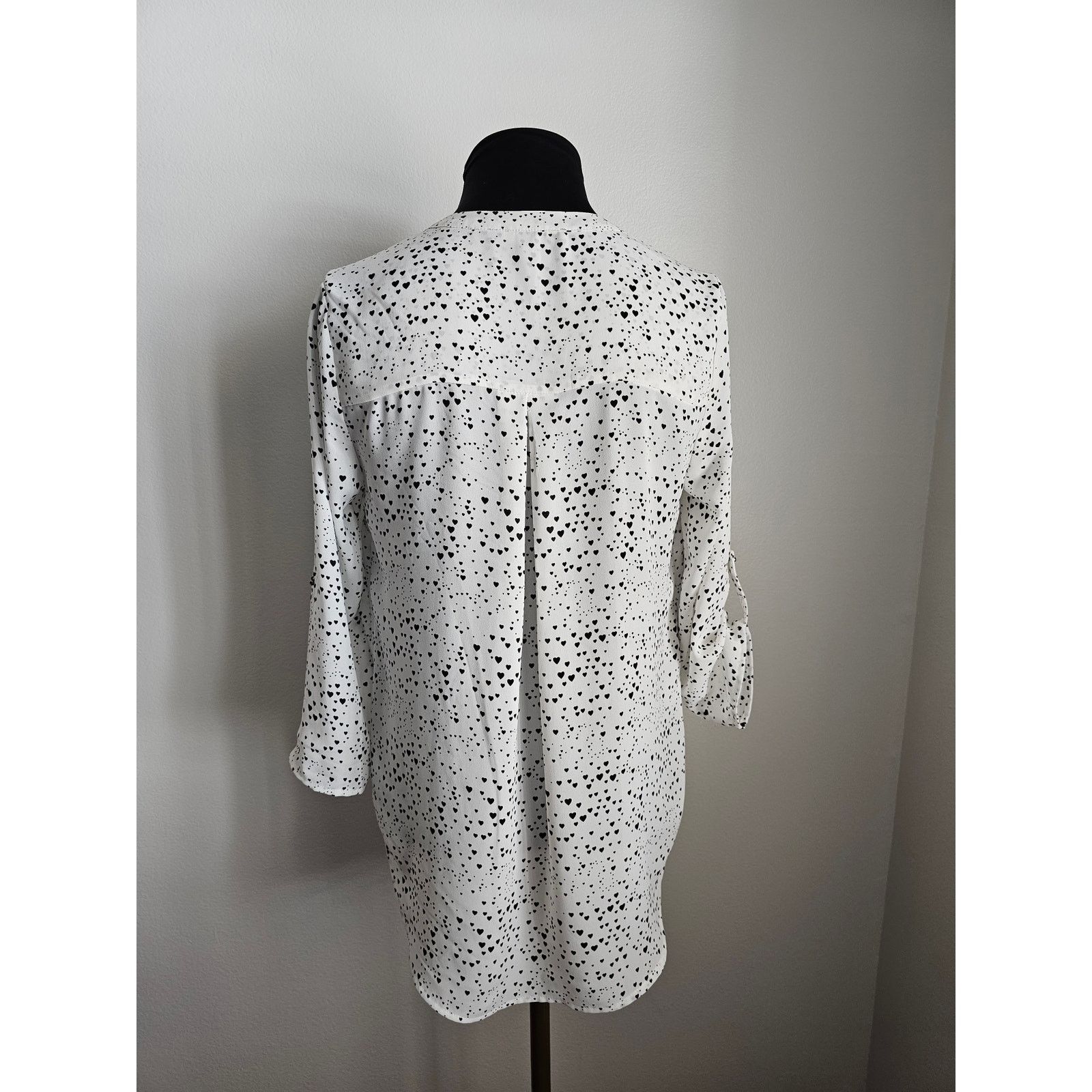 Anthropologie Daniel Rainn White Heart Print Split Neck Hi-Low Hem Top PS Size S / US 4 / IT 40 - 3 Thumbnail