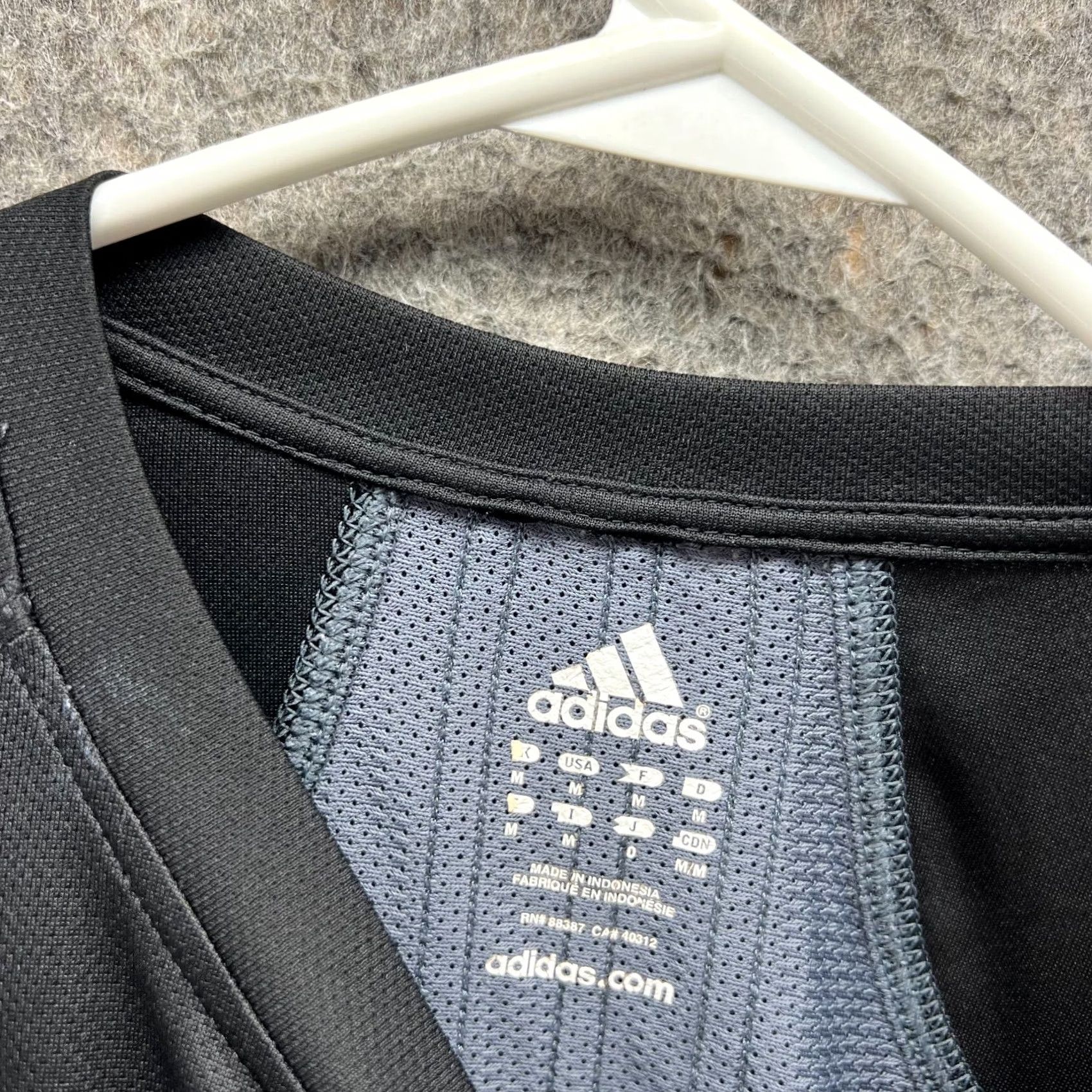 Adidas Adidas Shirt Men Medium Black Blue Crewneck Gym Polyester Trefoil Jersey Vtg Size US M / EU 48-50 / 2 - 4 Thumbnail