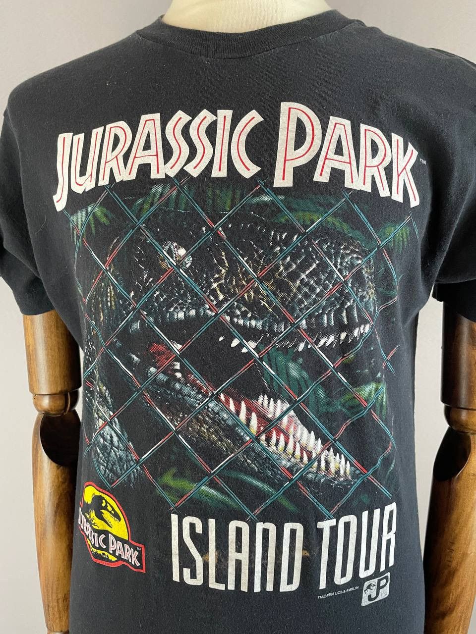 Vintage Jurassic Park Tee T Shirt 1993 Vintage Black Island Tour Size US L / EU 52-54 / 3 - 3 Thumbnail
