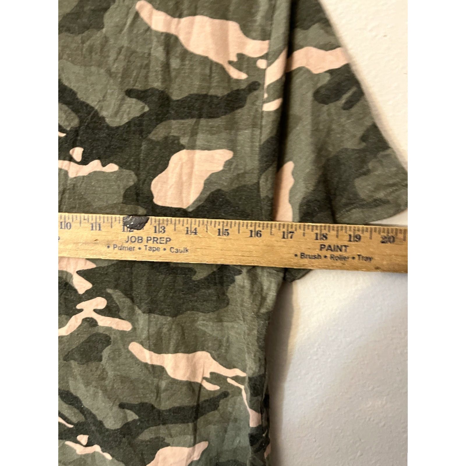Old Navy Old Navy Men’s Camouflage Short Sleeve T-Shirt – Green, Size S, Crew Neck, Cotton Knit, Regular Fit Size US S / EU 44-46 / 1 - 5 Thumbnail