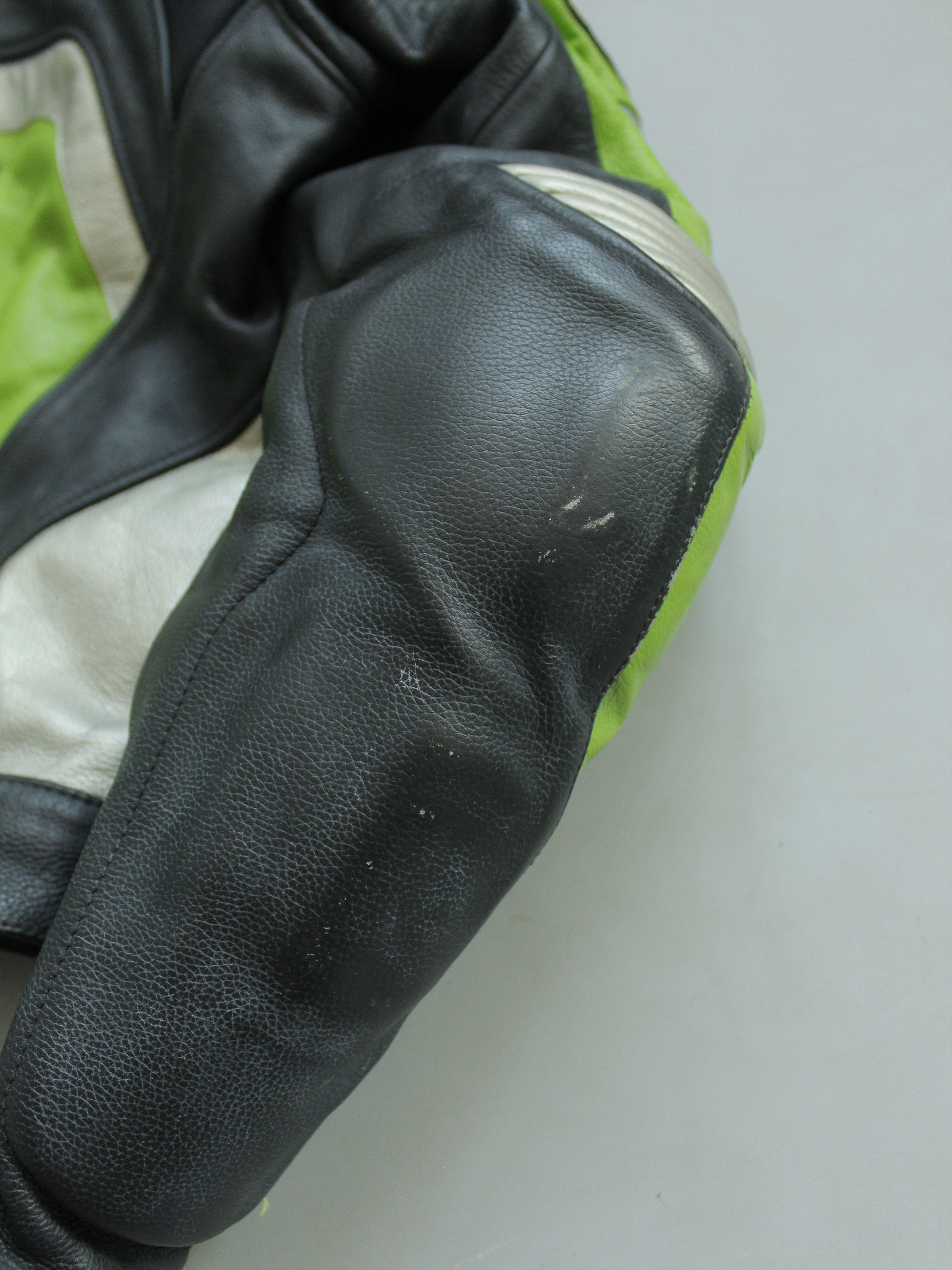 Dainese DAINESE TT-72 LEATHER RACING BIKER JACKET 46 48 Size US S / EU 44-46 / 1 - 9 Thumbnail
