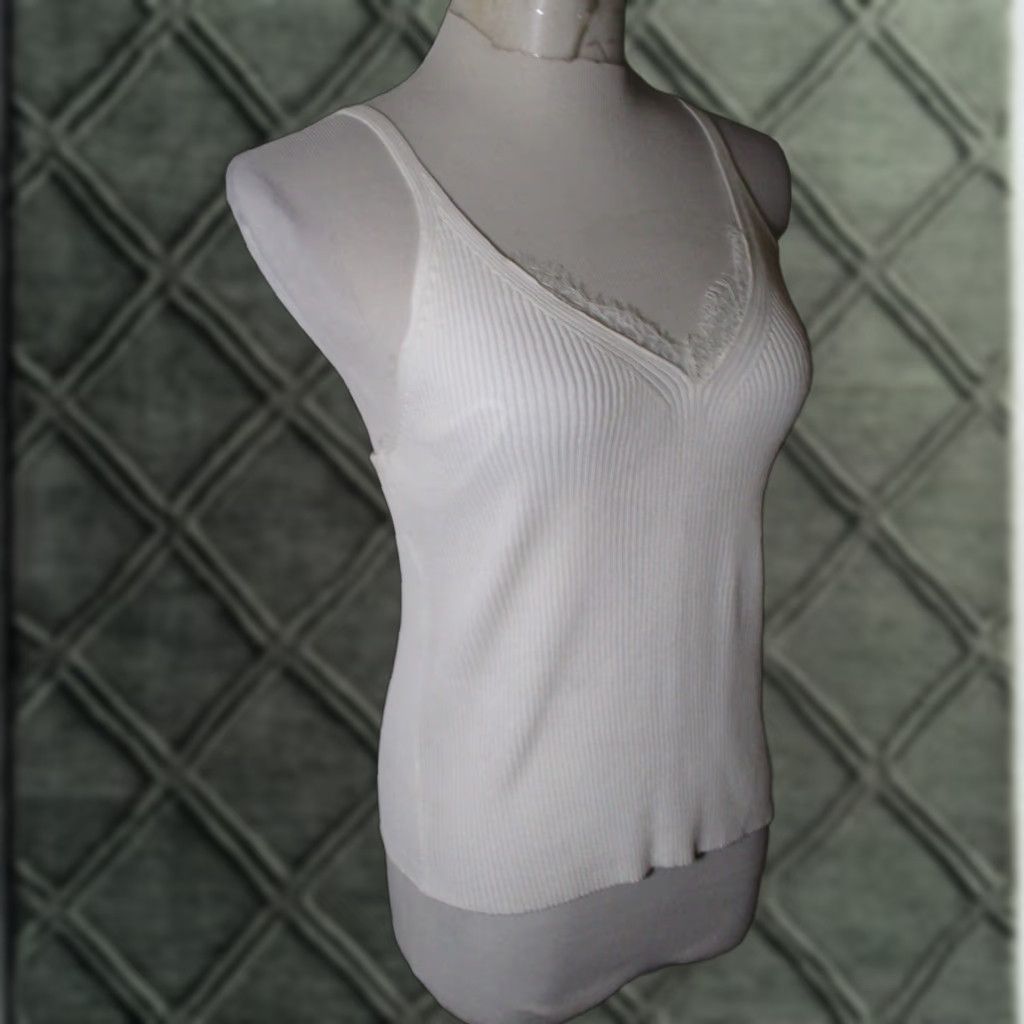 Vintage EE:SOME White Lace Trim Spaghetti Strap Top M NWOT Ladies Shirt Sleeveless Cropped Regular Size M / US 6-8 / IT 42-44 - 1 Thumbnail
