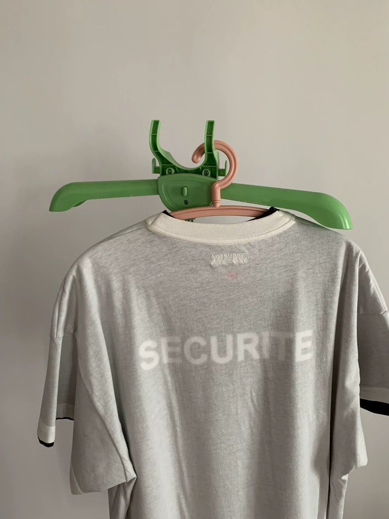 Vetements Vetements 2017 POUR FEMME Collection Securite Tee Men's Sh Size US S / EU 44-46 / 1 - 3 Thumbnail