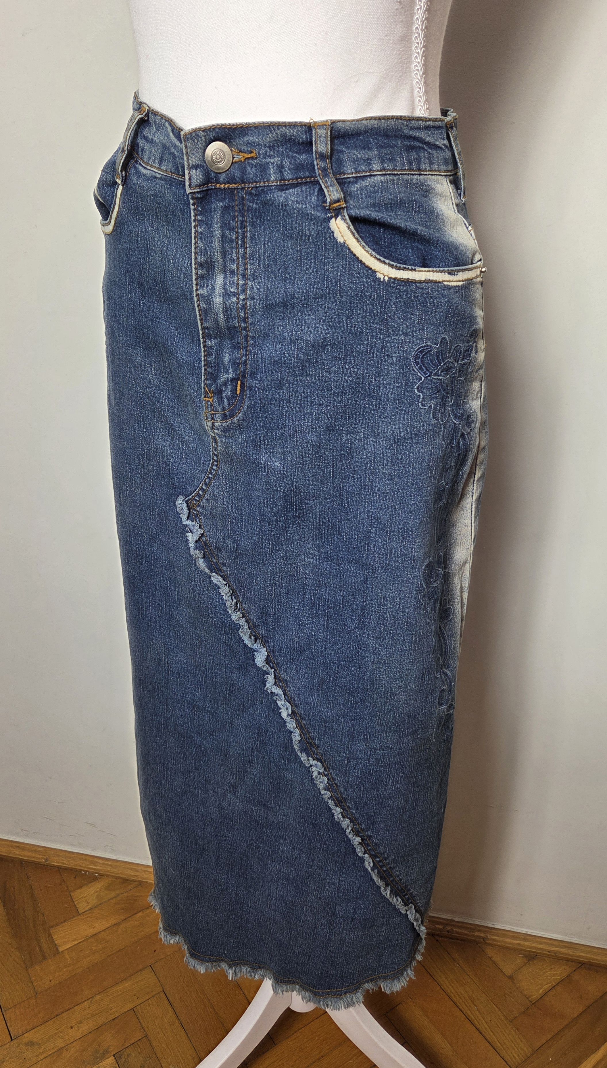 Japanese Brand vintage embroided y2k midi denim skirt Size 30" / US 8 / IT 44 - 1 Thumbnail