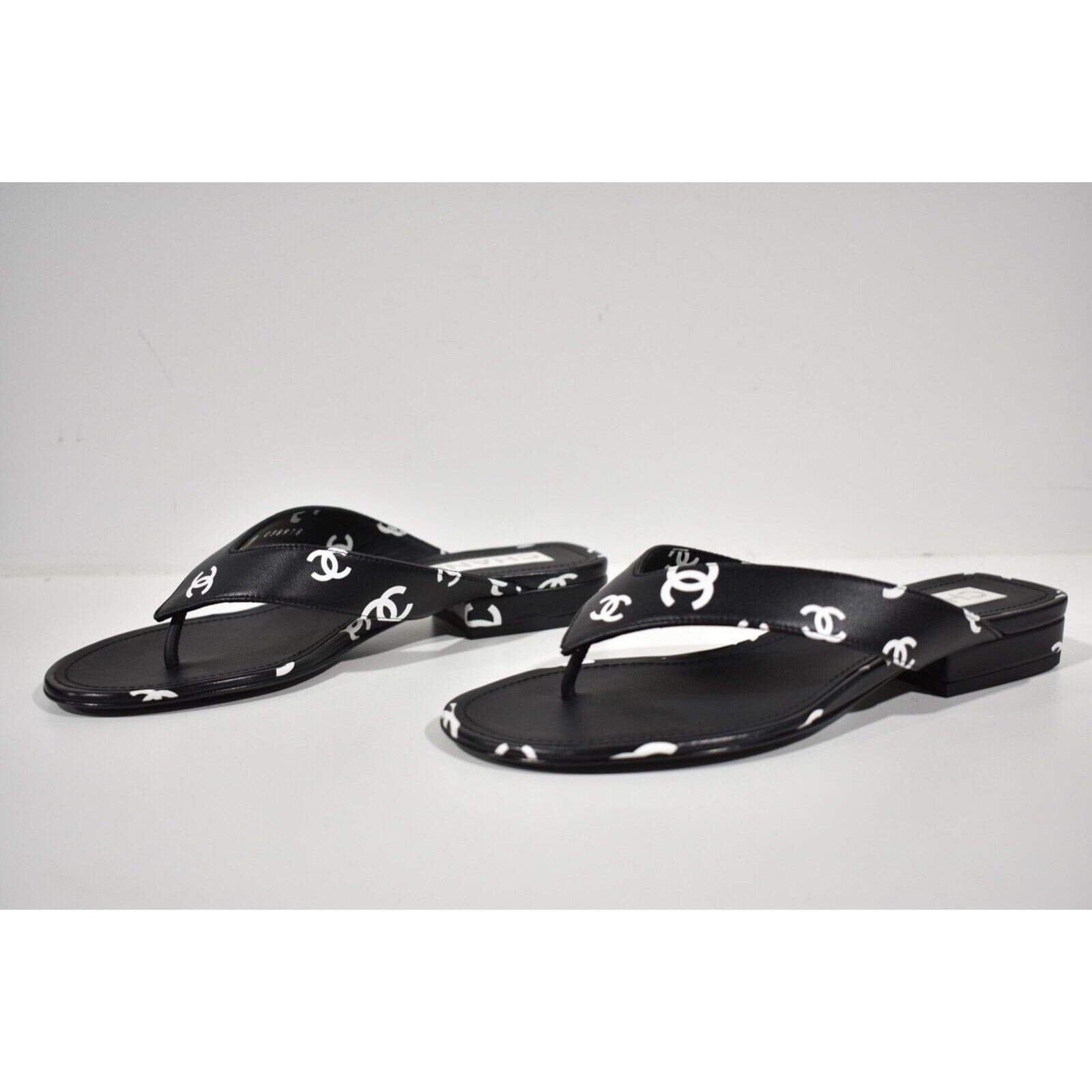 Chanel Chanel 22S Black White Printed Lambskin CC Logo Size US 8 / IT 38 - 8 Thumbnail