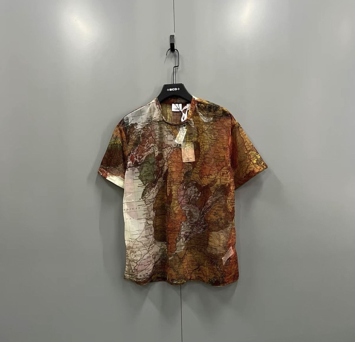 Burberry Burberry All-over Map Print Short Sleeve J41 Size US S / EU 44-46 / 1 - 1 Thumbnail