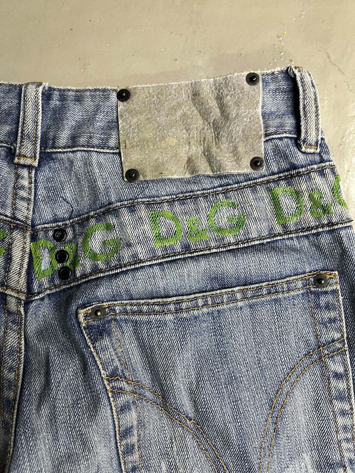 Dolce & Gabbana Vintage Dolce Gabbana Distressed DG Logo Denim Jeans Baggy Size US 32 / EU 48 - 5 Thumbnail