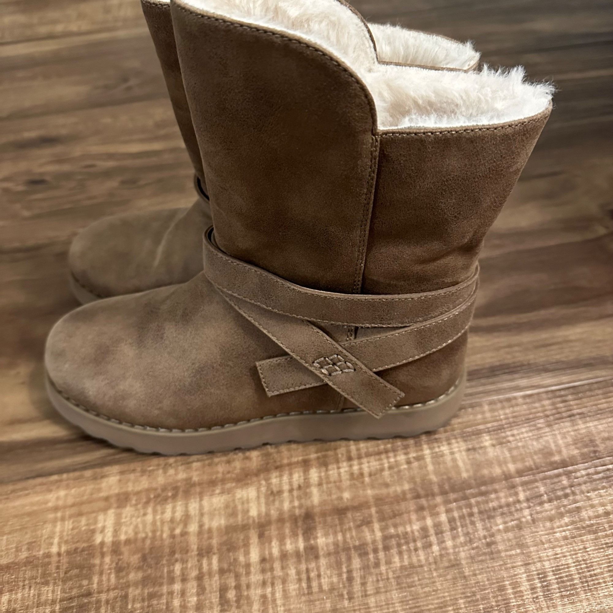 SKECHERS Skechers Women's Keepsakes 2.0 Pikes Peak Taupe Vegan Boots Size US 6 / IT 36 - 4 Thumbnail