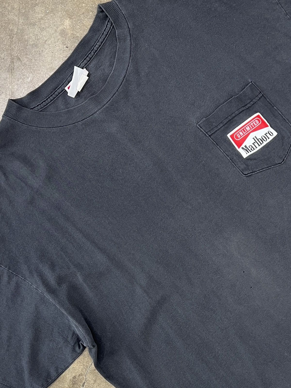 Marlboro Vintage Unlimited Marlboro Train Mountain Pocket Tee XL Size US XL / EU 56 / 4 - 4 Thumbnail