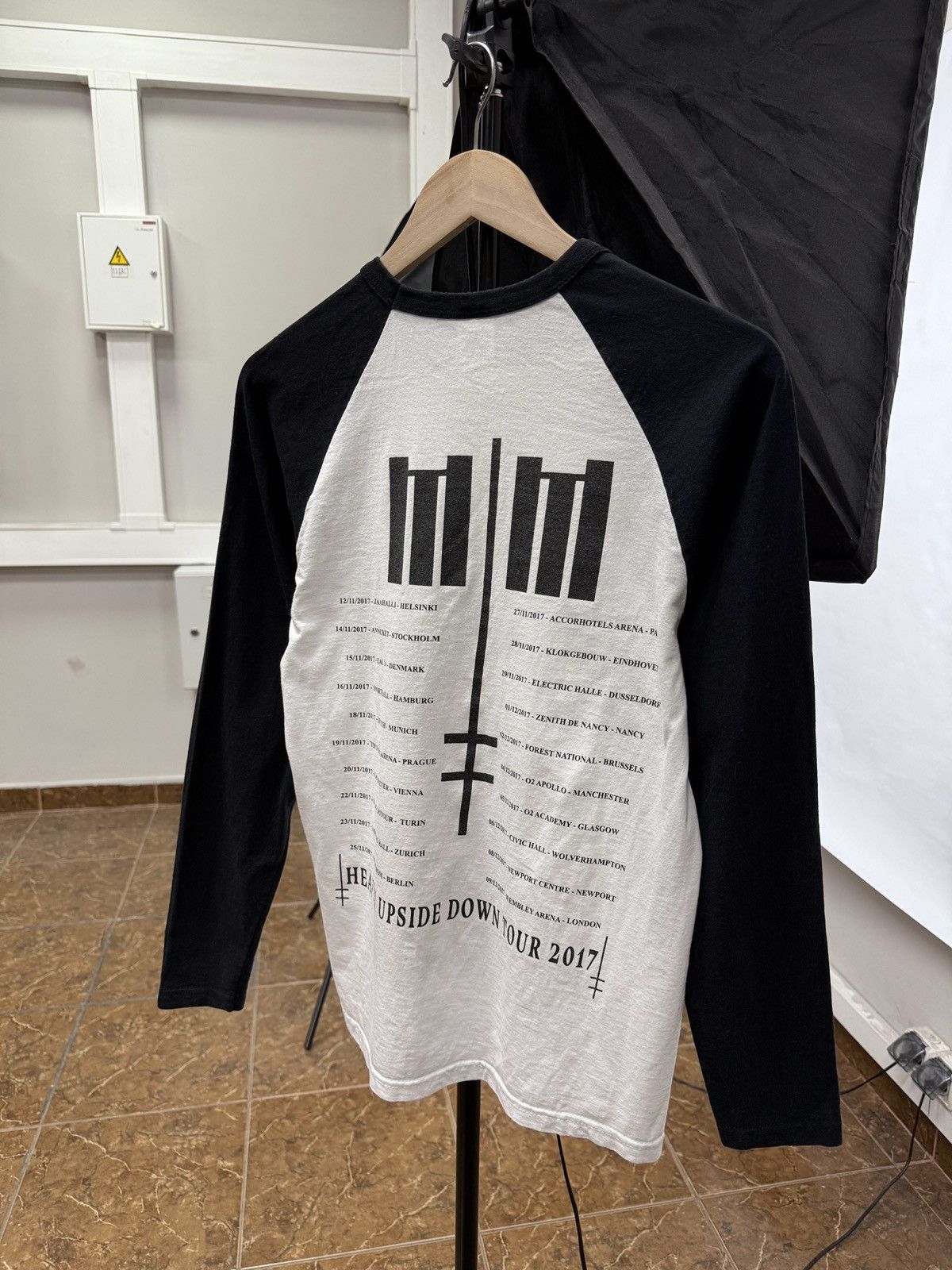 Marilyn Manson 🇺🇸Vtg Marilyn Manson Heaven Upside Down Tour 2017 Long Sleeve Size US M / EU 48-50 / 2 - 2 Thumbnail
