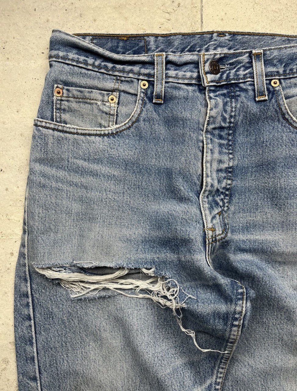 Levi's Vintage Clothing Levis Vintage Destroyed Blue Jeans Size US 32 / EU 48 - 3 Thumbnail