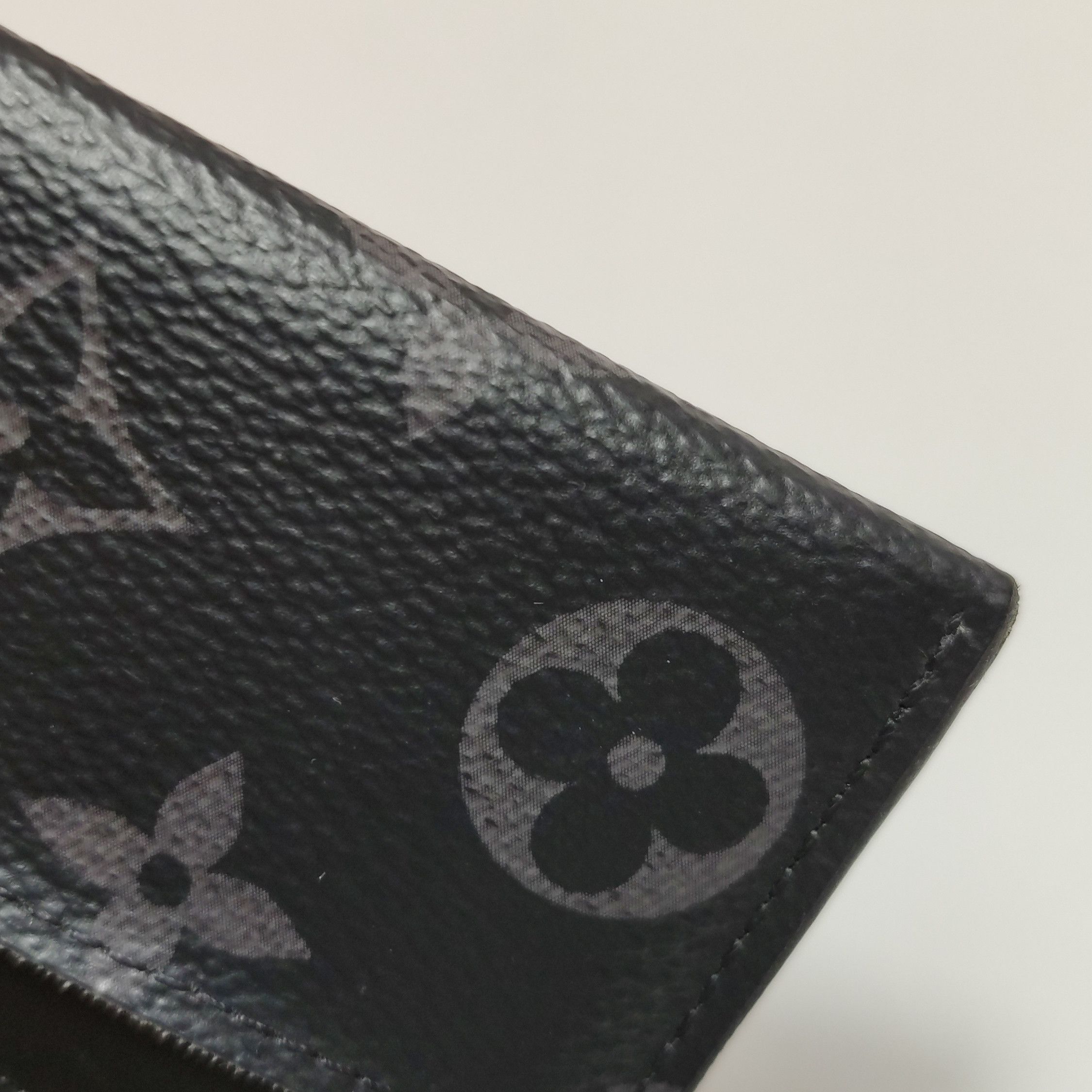 Louis Vuitton Louis Vuitton (LV) Cowhide Monogram Printed Card Holder Chi Size ONE SIZE - 3 Thumbnail