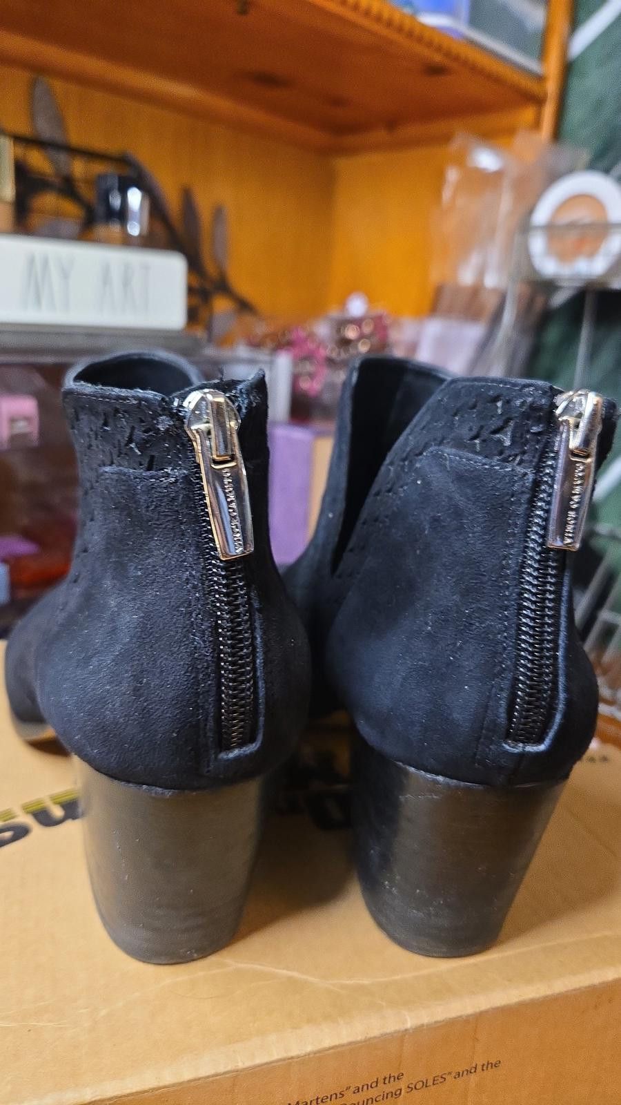 Vince Camuto Vince Camuto Black Suede Booties Size US 9.5 / IT 39.5 - 4 Thumbnail
