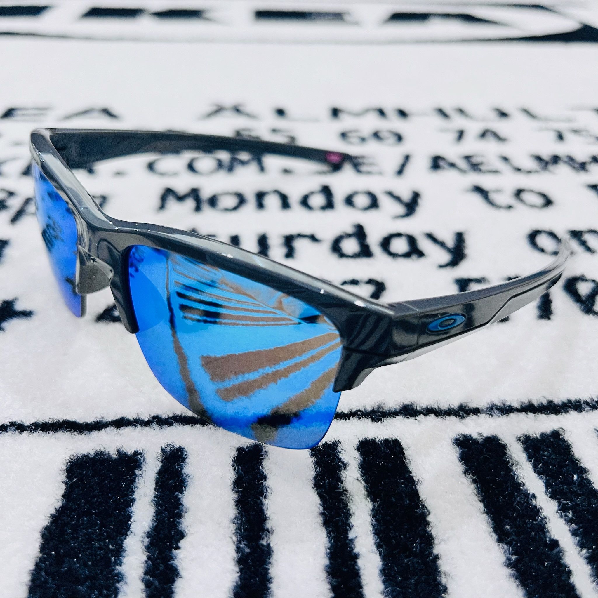 Oakley Oakley Thinlink Blue Mirror Lens Shiny Dark Grey Frame Size ONE SIZE - 3 Thumbnail