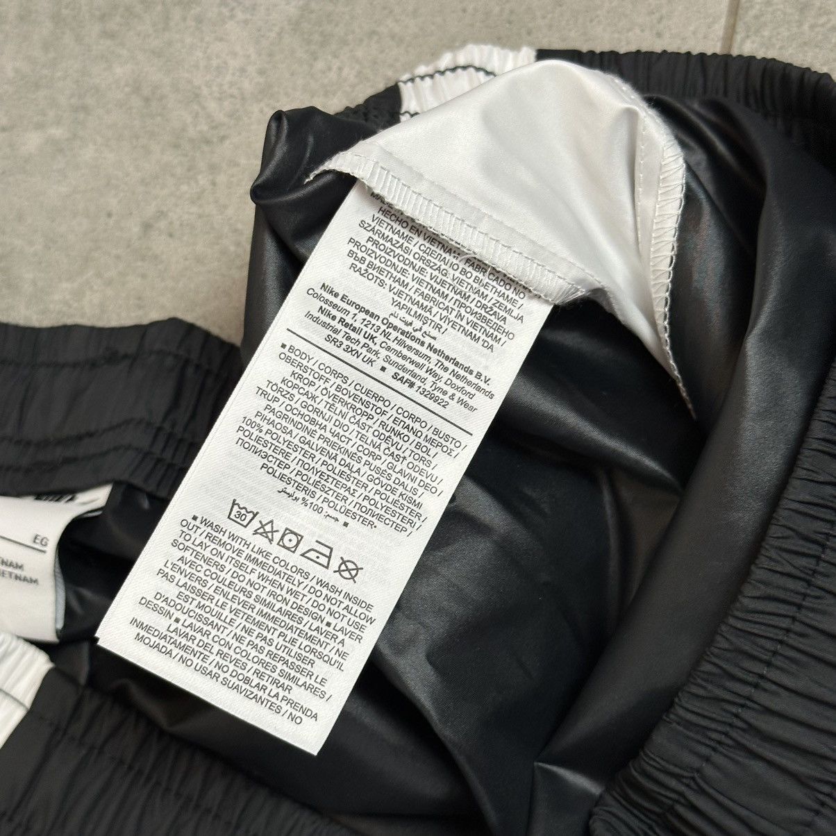 Nike Nike jogger pants L black swoosh streetwear Size US 34 / EU 50 - 4 Thumbnail