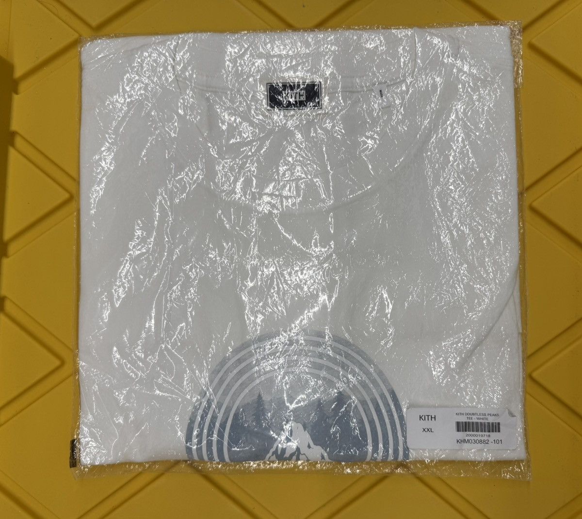 Kith Kith Doubtless Peaks Tee T-Shirt in White Men’s Size XXL Size US XXL / EU 58 / 5 - 5 Thumbnail
