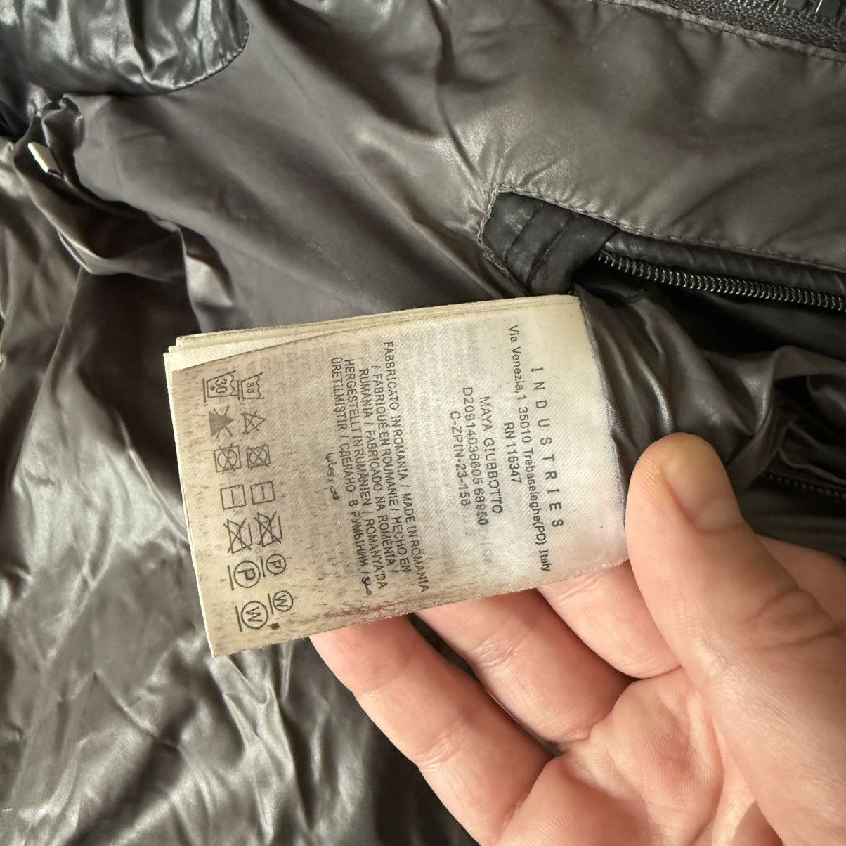 Moncler Moncler Maya jacket size 4 black with damage Size US L / EU 52-54 / 3 - 12 Thumbnail