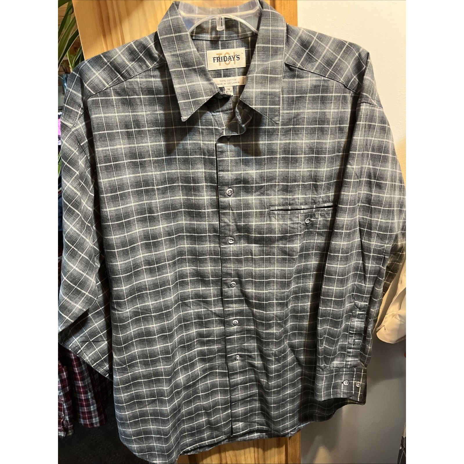 Other TGI Fridays Button Up Shirt Men’s 16 32/33 Gray Plaid Cotton Size US L / EU 52-54 / 3 - 11 Thumbnail