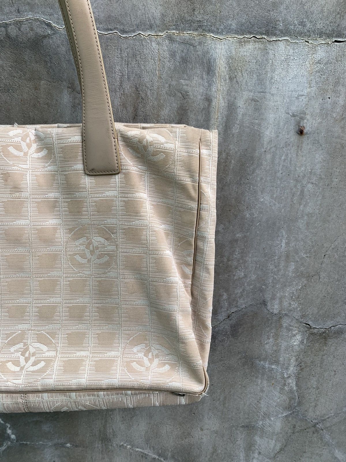 Chanel Travel Line Tote Bag Size ONE SIZE - 8 Thumbnail