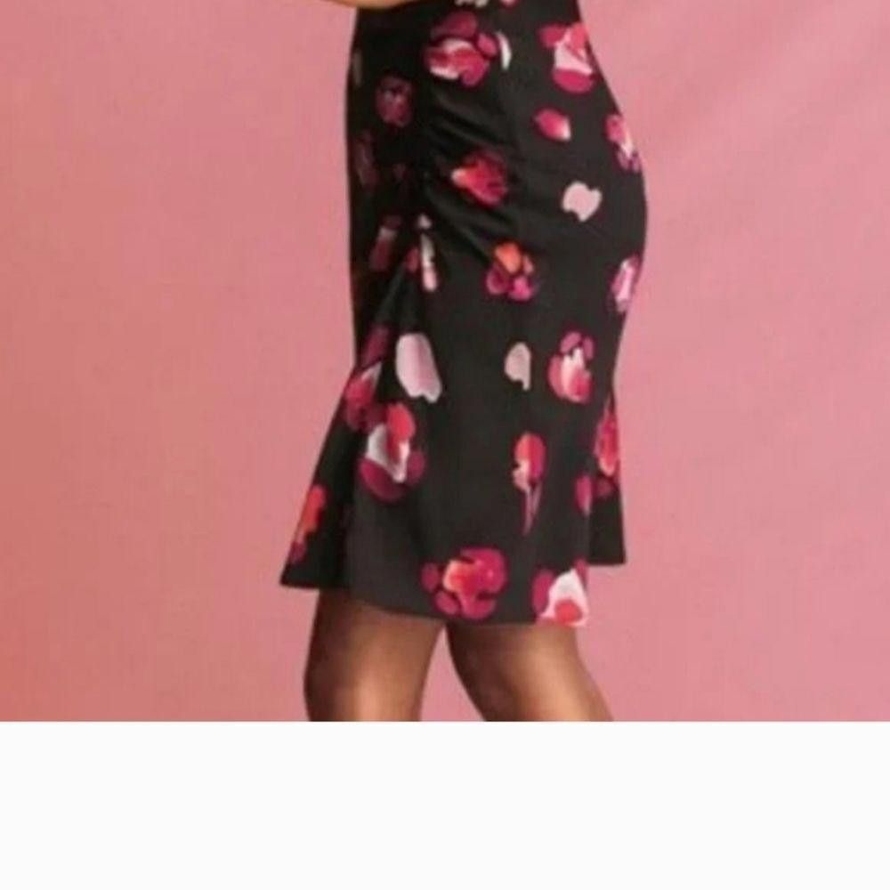 Designer Cabi Floral Skirt with ruched side Size 32" / US 10 / IT 46 - 4 Thumbnail