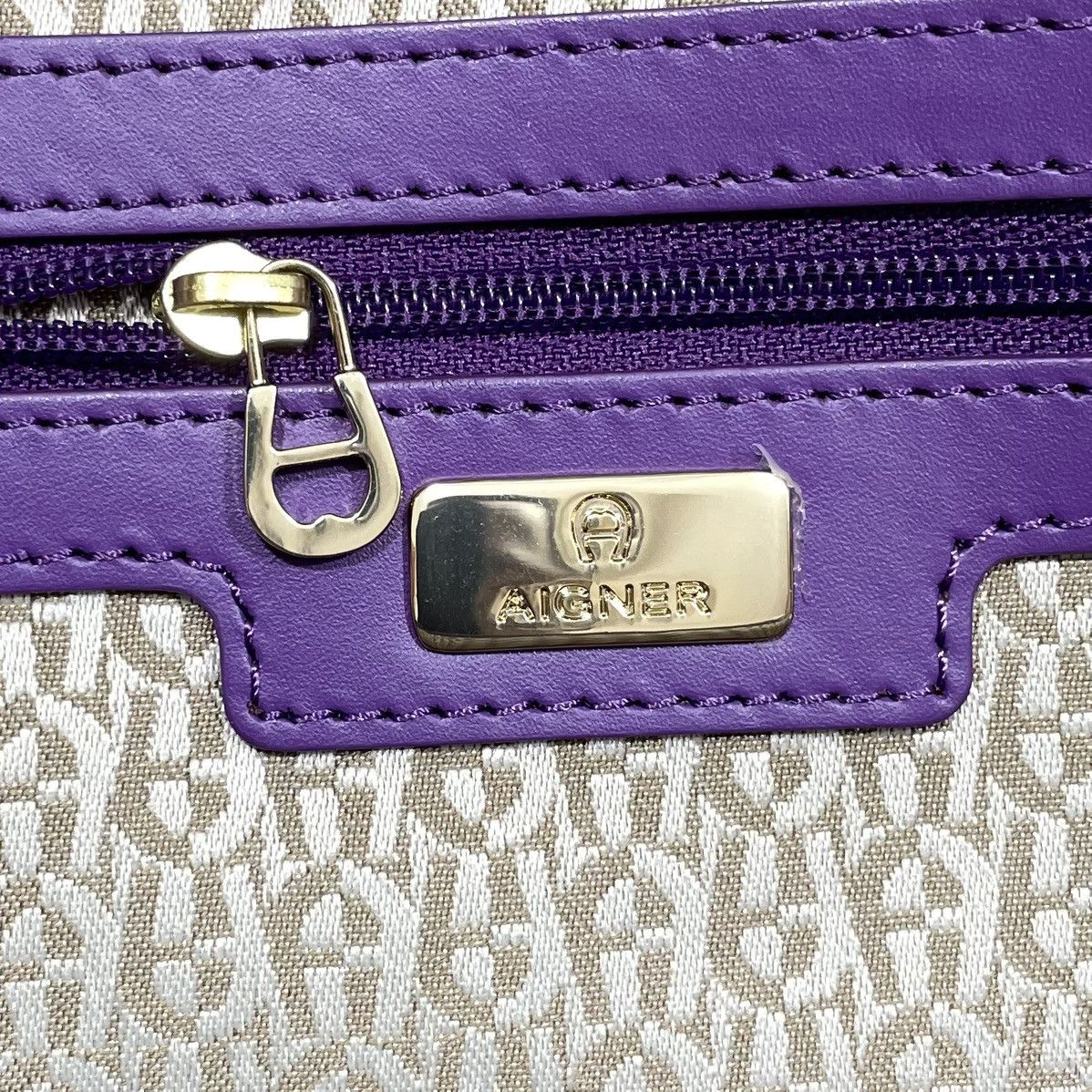 Aigner Authentic AIGNER Embossed Leather Handbag/ Shoulder Bag Size ONE SIZE - 17 Thumbnail