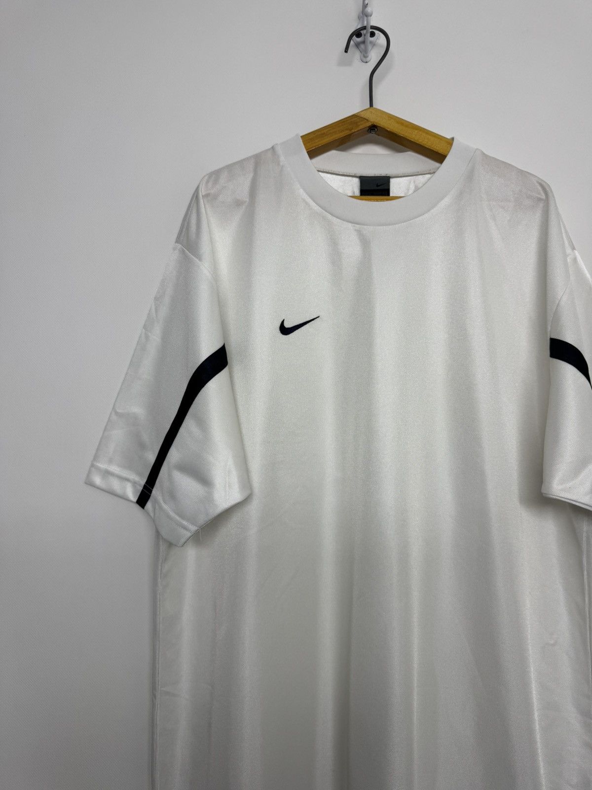 Nike Vintage Y2k Nike Swoosh Logo T-Shirt Size US L / EU 52-54 / 3 - 1 Thumbnail