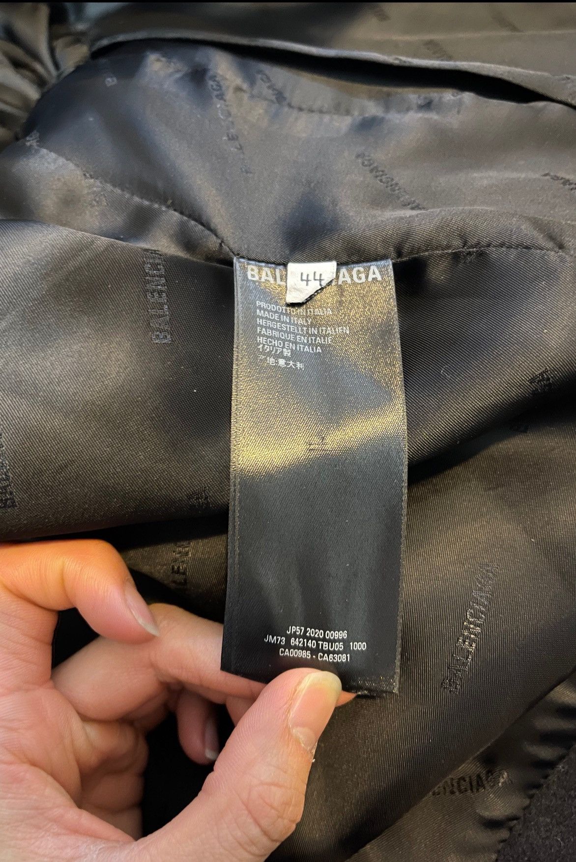 Balenciaga Balenciaga AW20 single breasted steroid coat Size US S / EU 44-46 / 1 - 4 Thumbnail