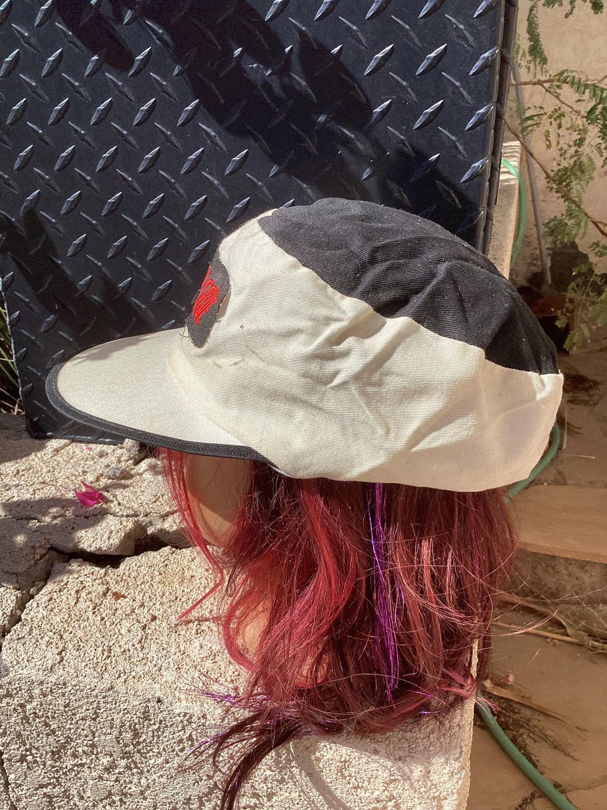 Band Tees Vintage 1980s Mötley Crüe white and black red logo band hat. Size ONE SIZE - 4 Thumbnail
